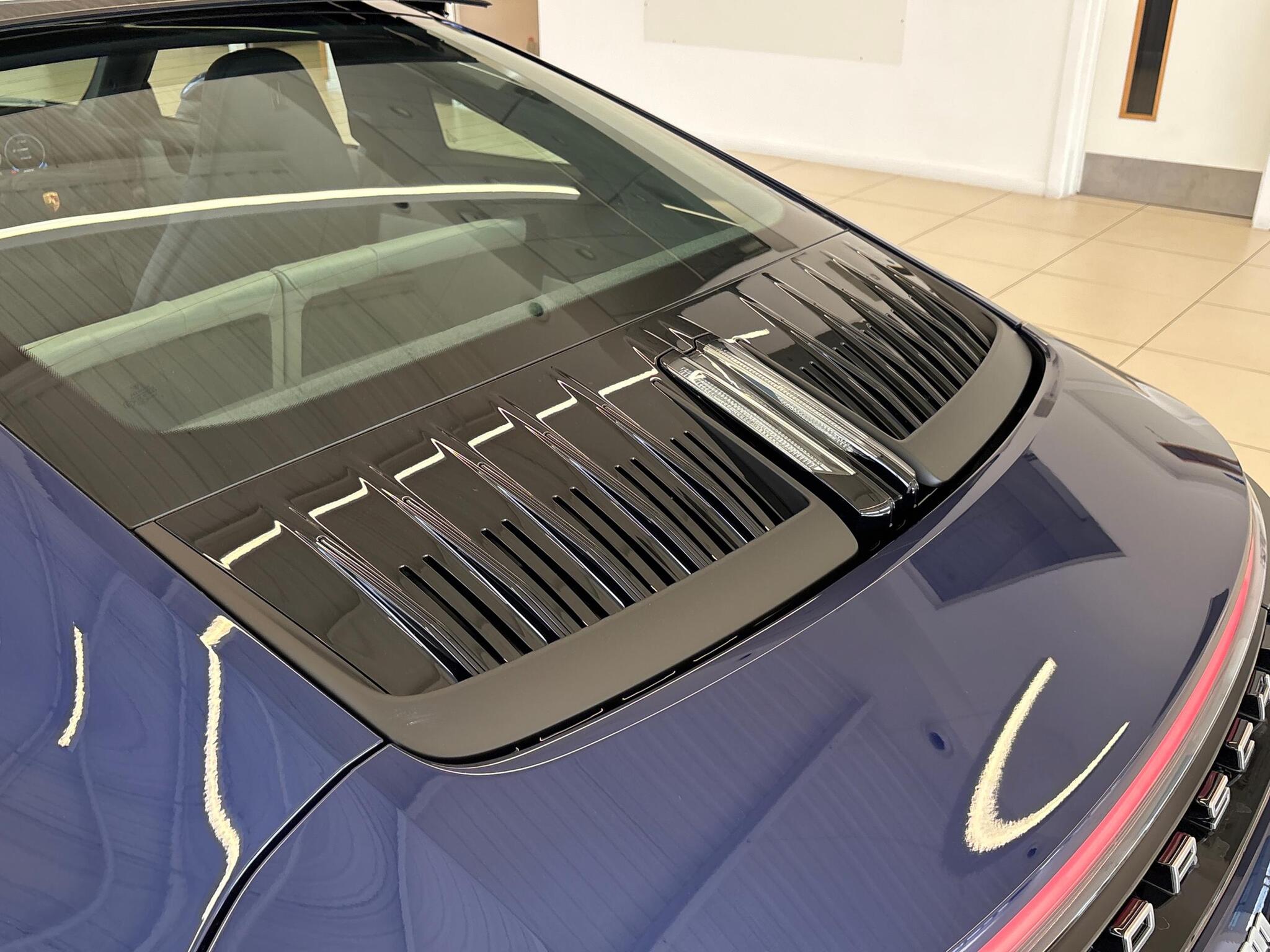 Porsche 911 view 34