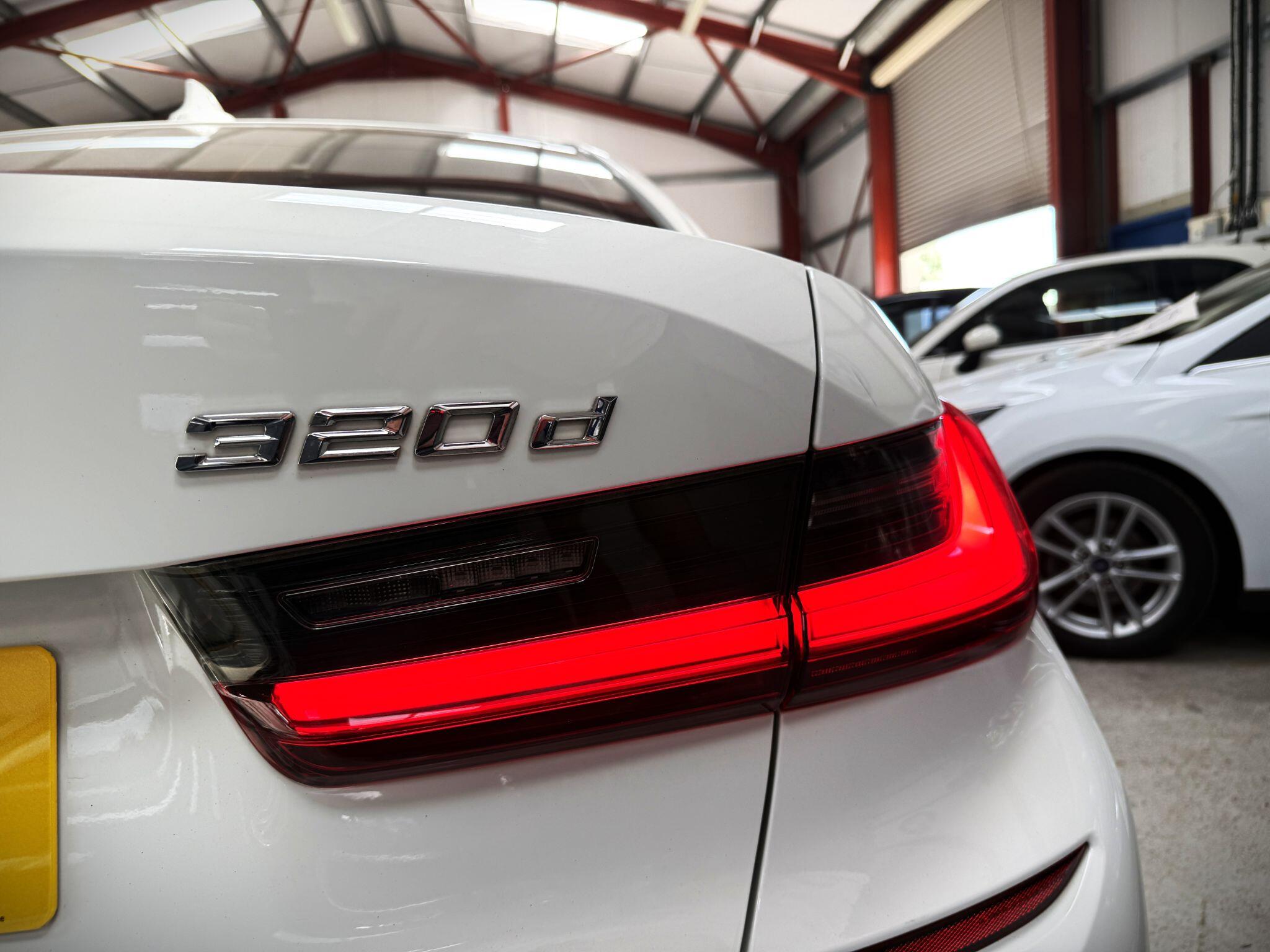 BMW 3 Series view 15