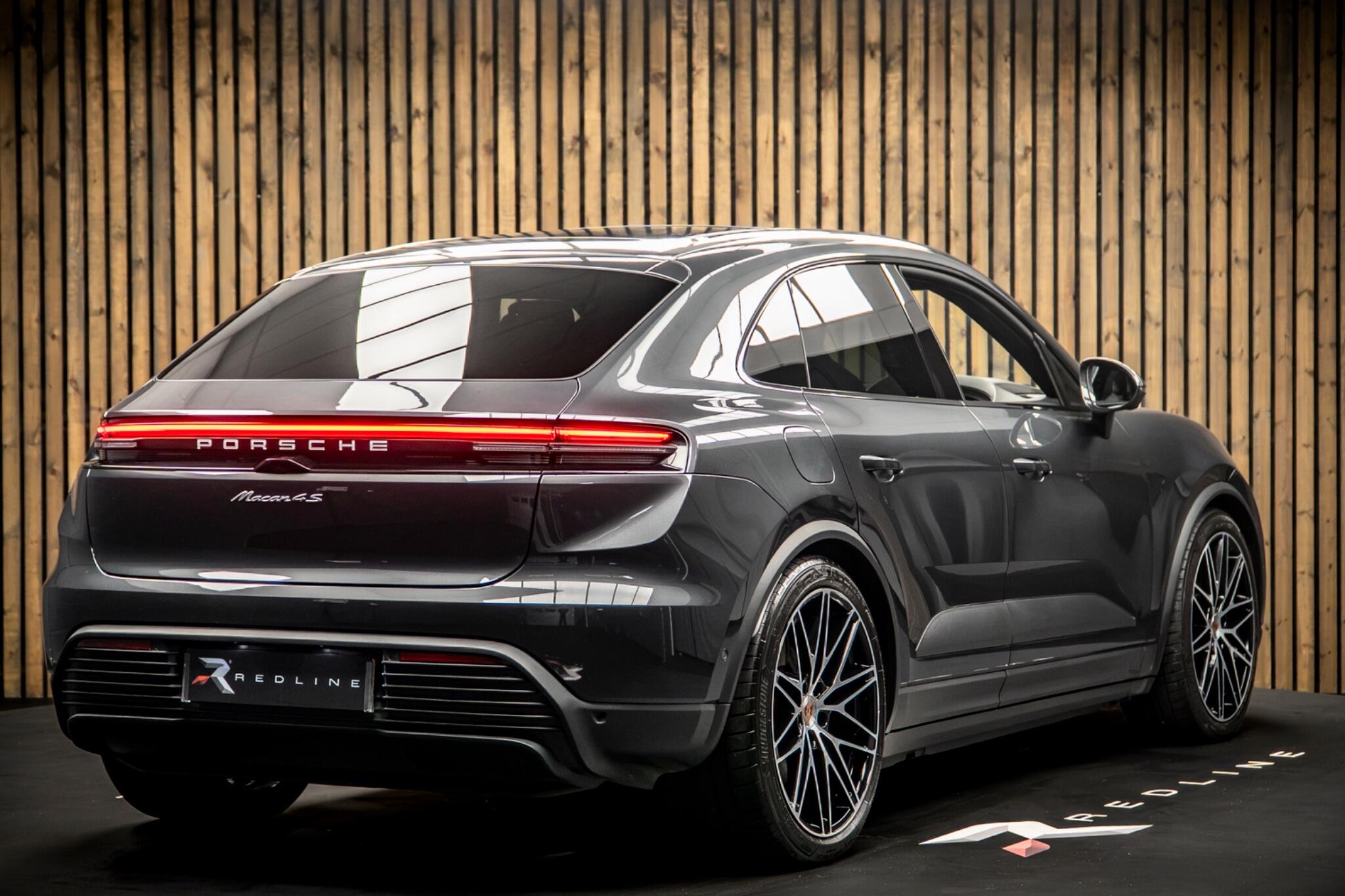 Porsche Macan view 4