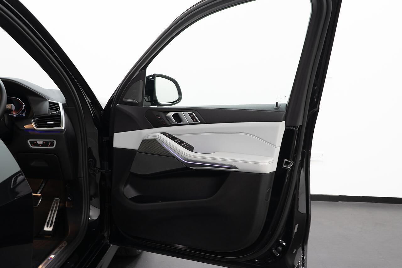 BMW X5 view 12