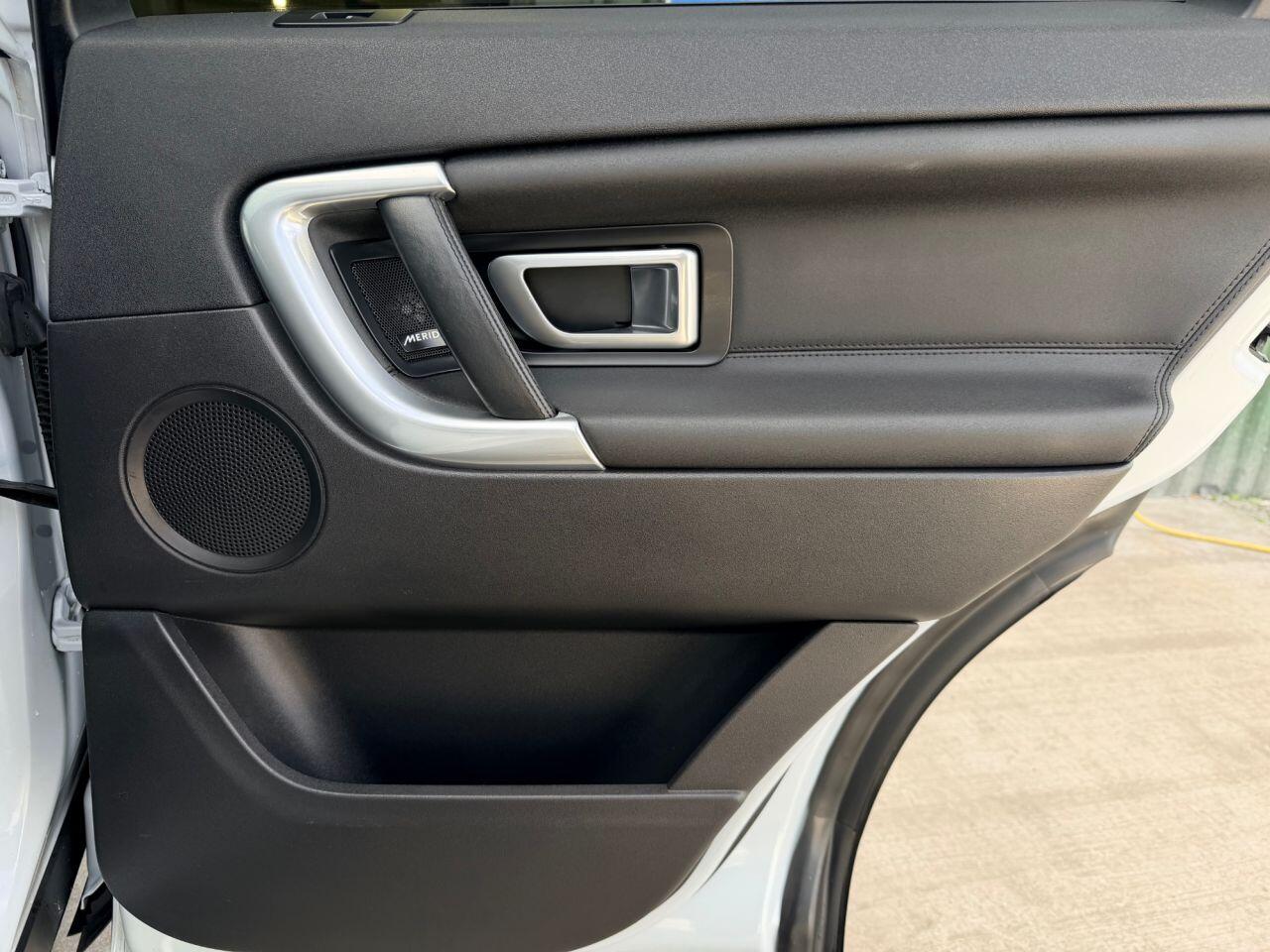 Land Rover Discovery Sport view 17