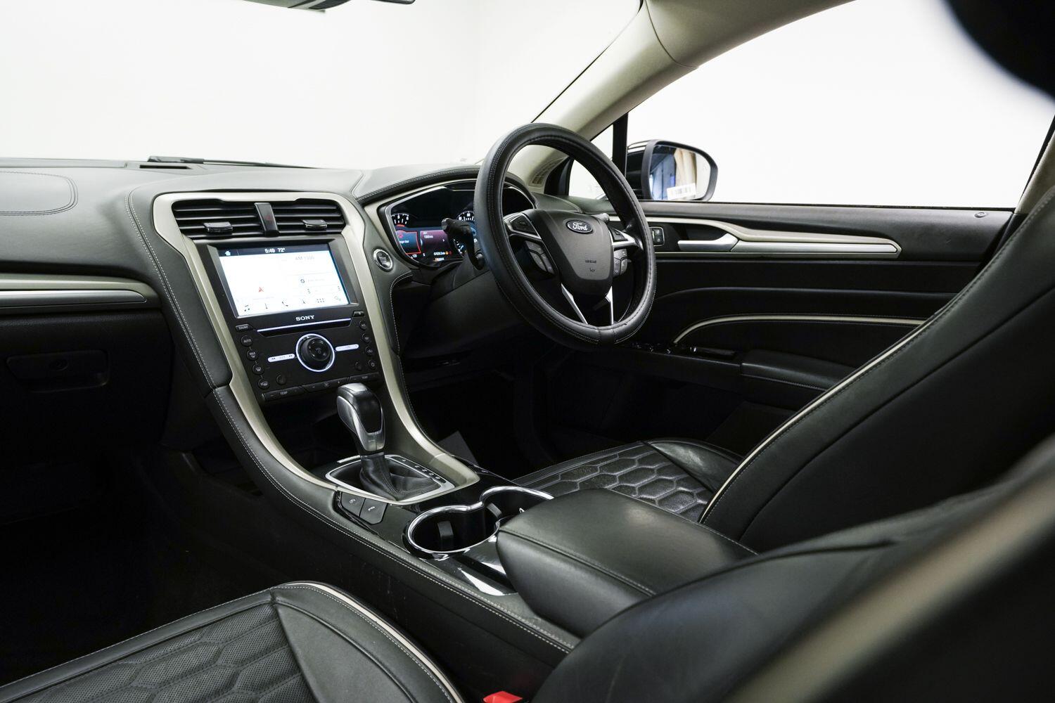 Ford Mondeo view 26
