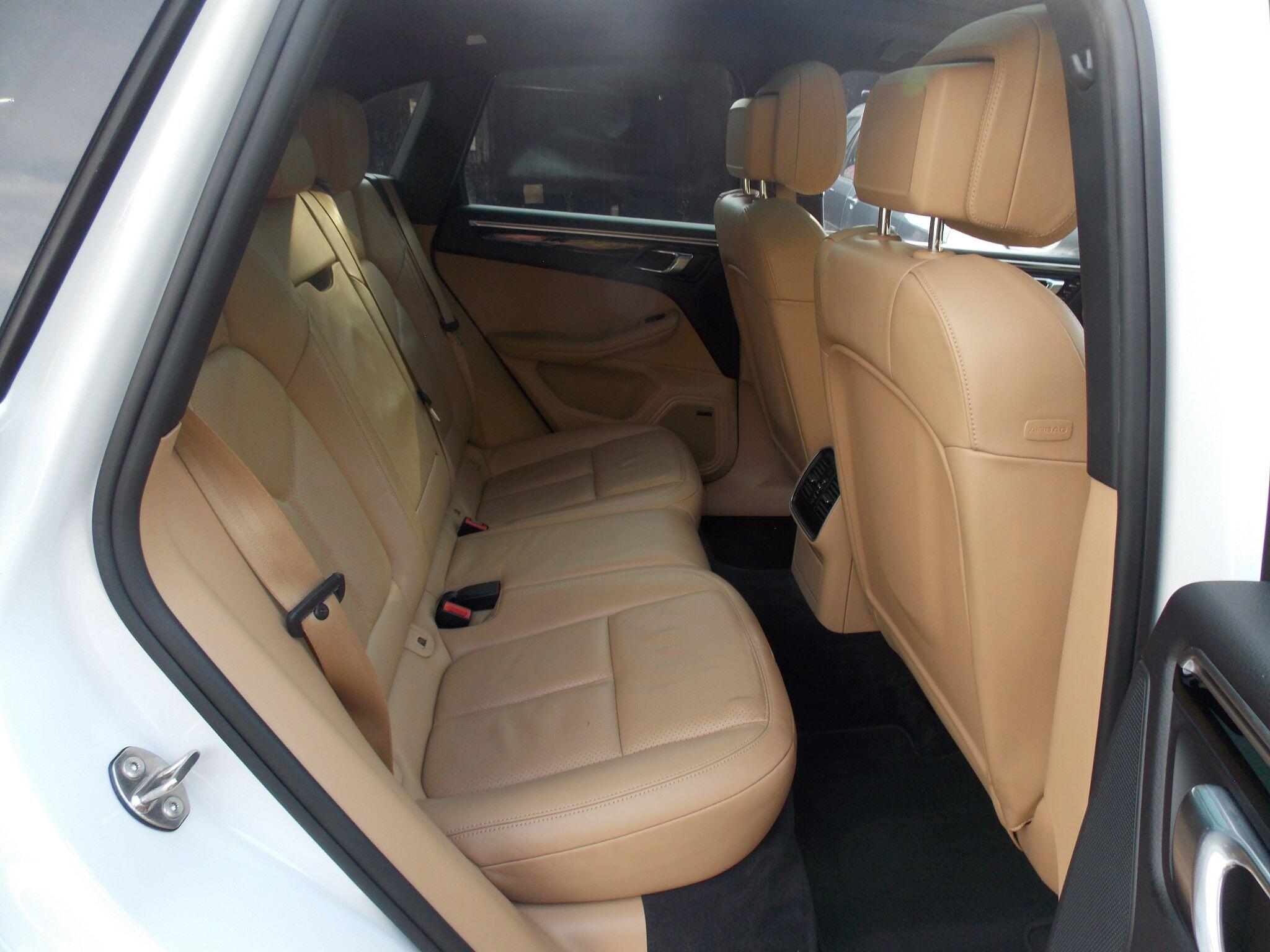 Porsche Macan view 40