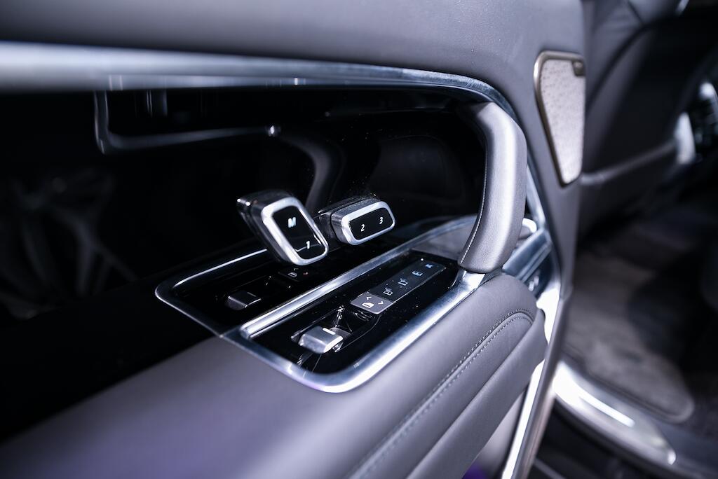 Land Rover Range Rover view 16