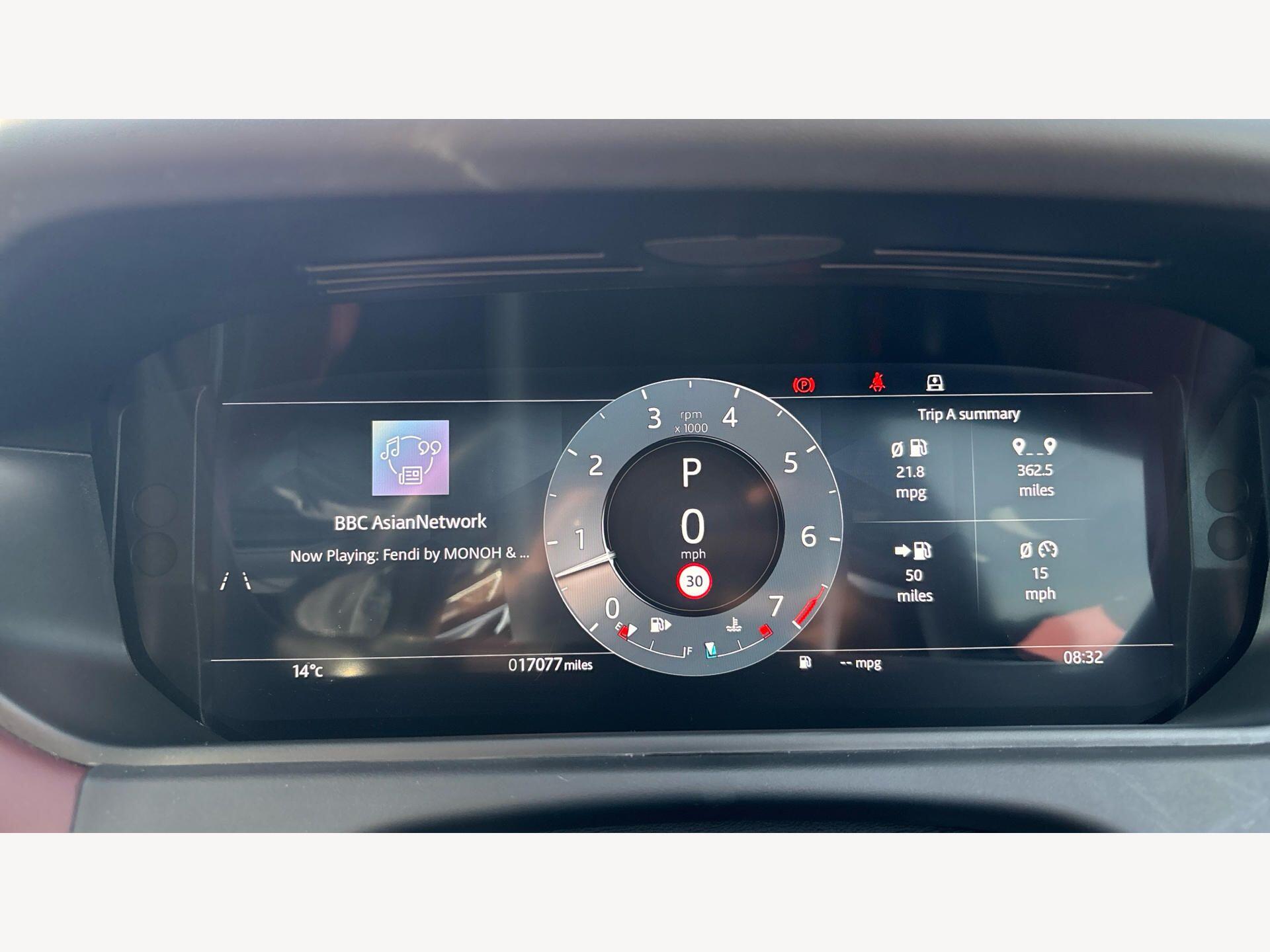 Land Rover Range Rover Velar view 19