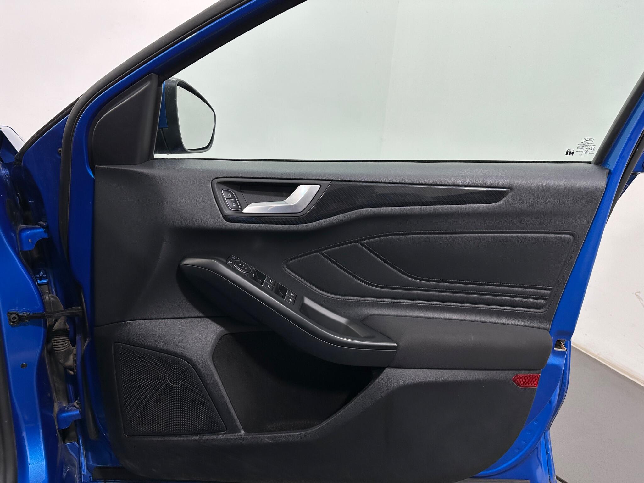Ford Focus view 32