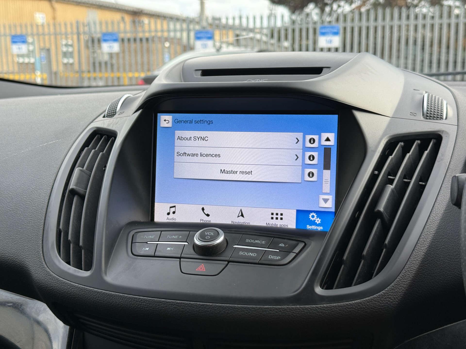 Ford Kuga view 75