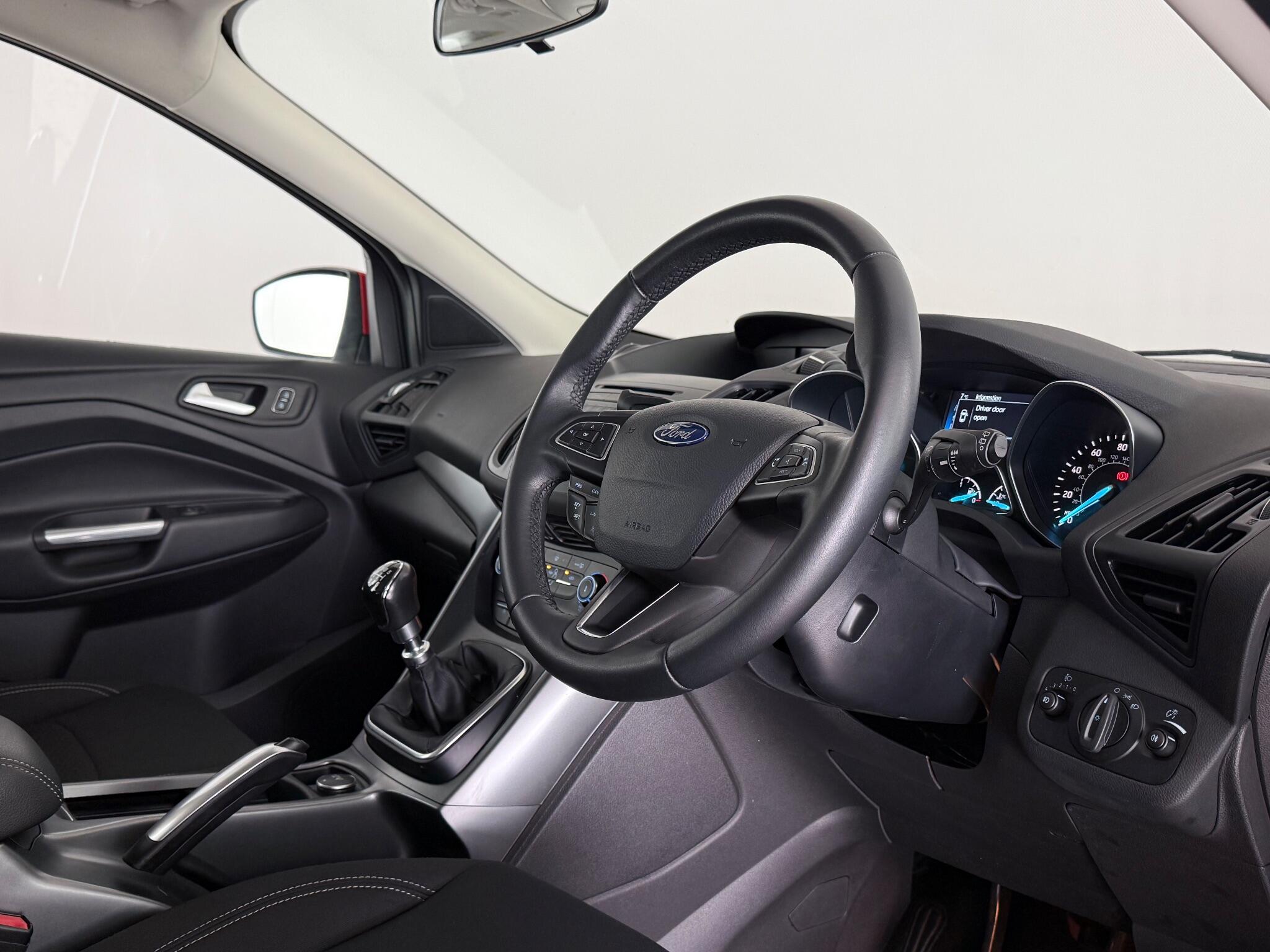Ford Kuga view 3