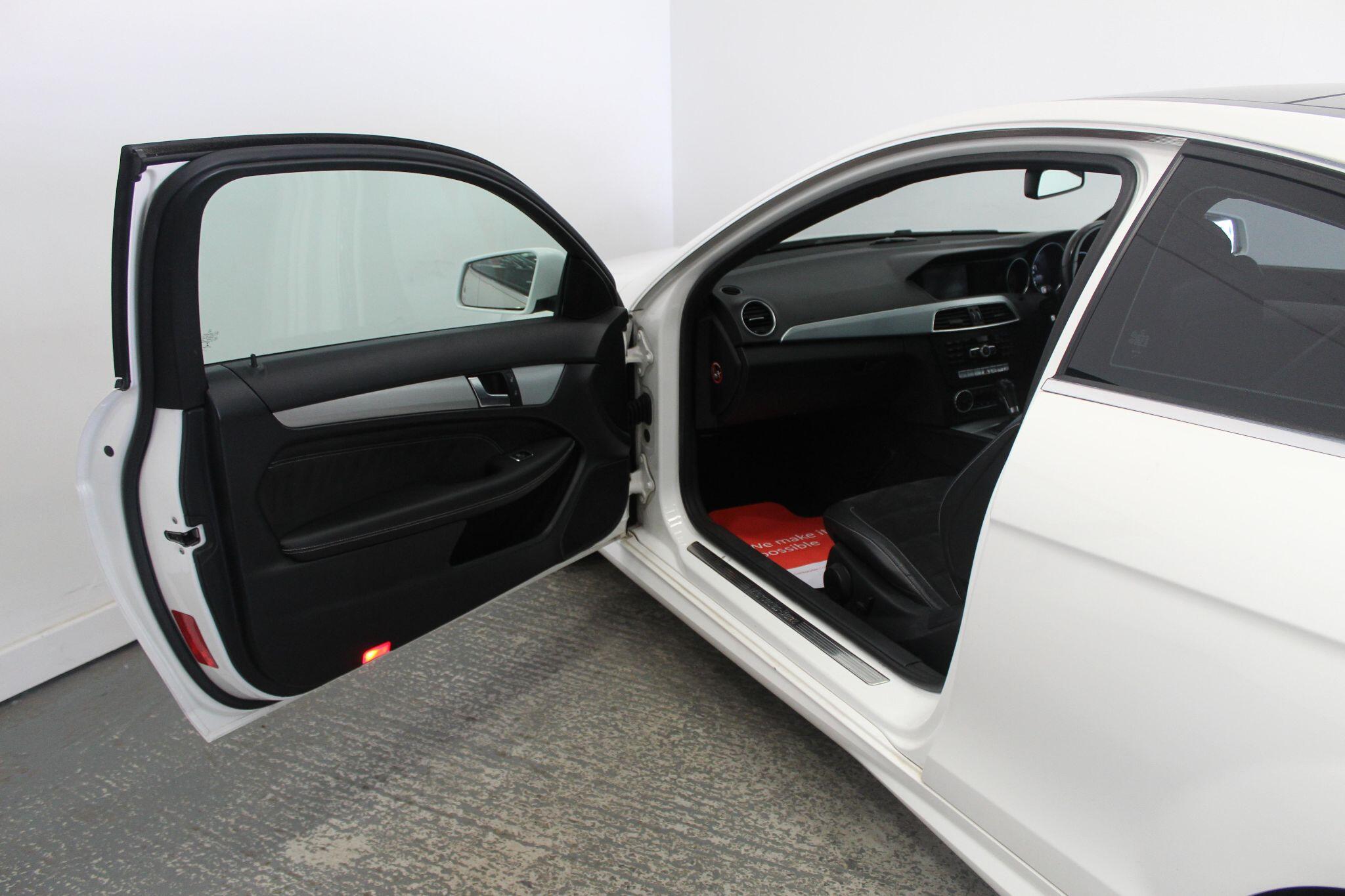 Mercedes-Benz C-Class view 27