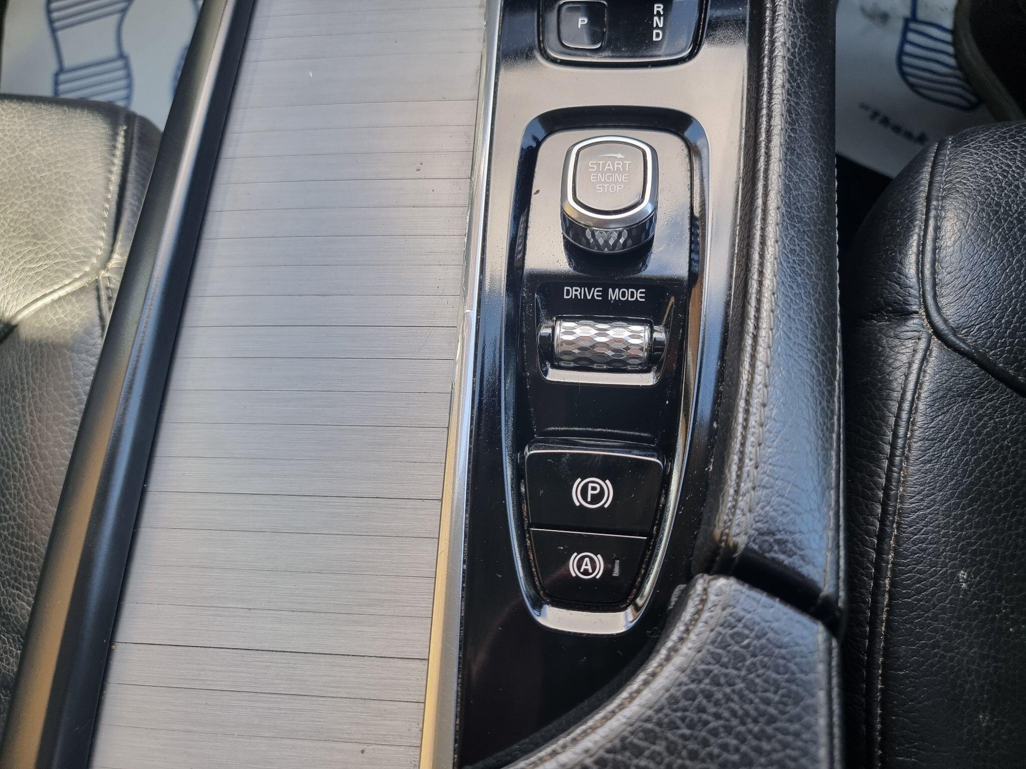 Volvo XC90 view 40