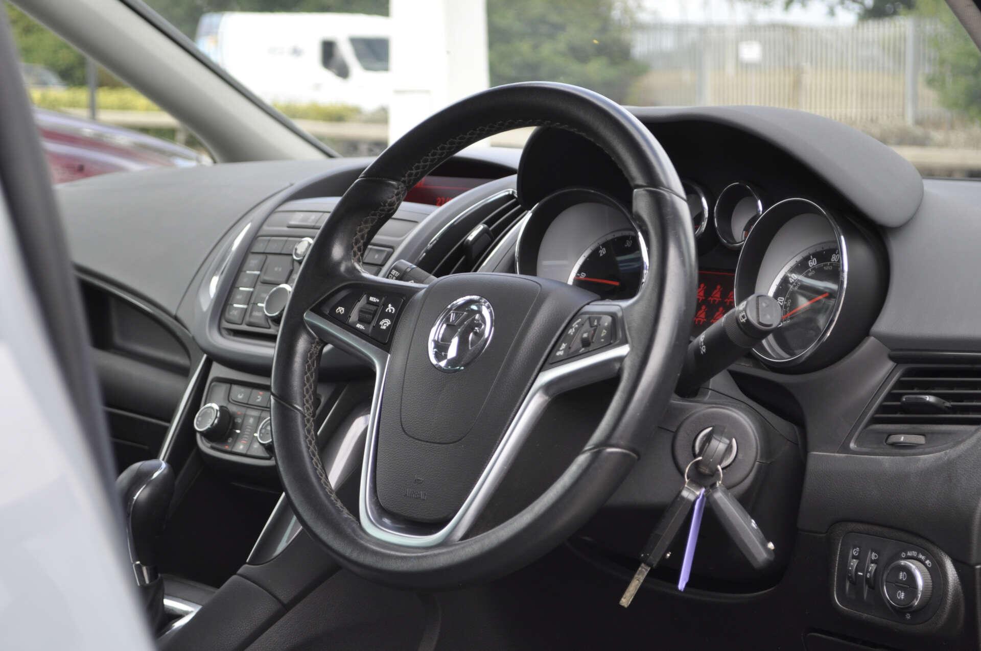 Vauxhall Zafira Tourer view 8