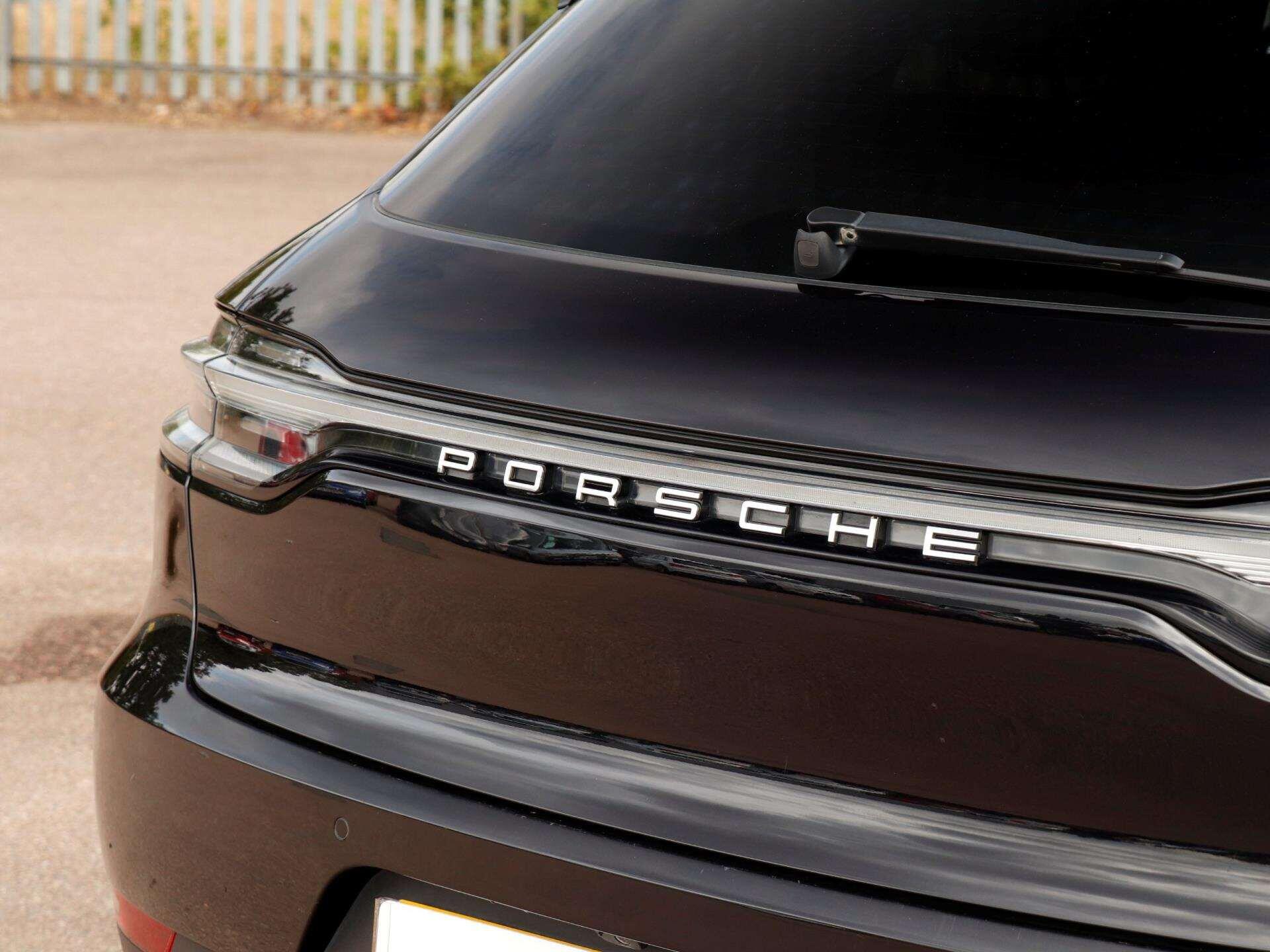 Porsche Macan view 26