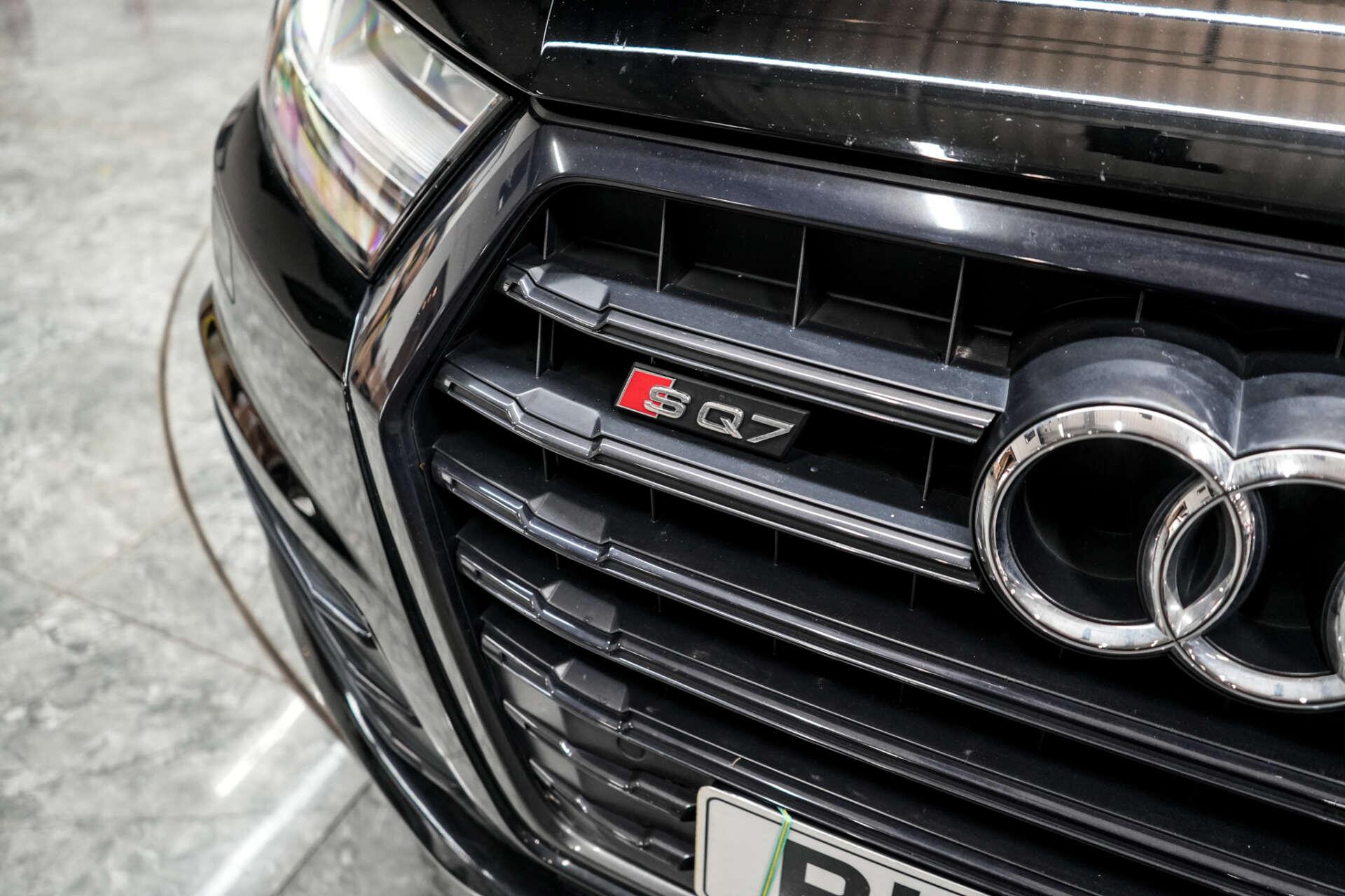 Audi SQ7 view 6