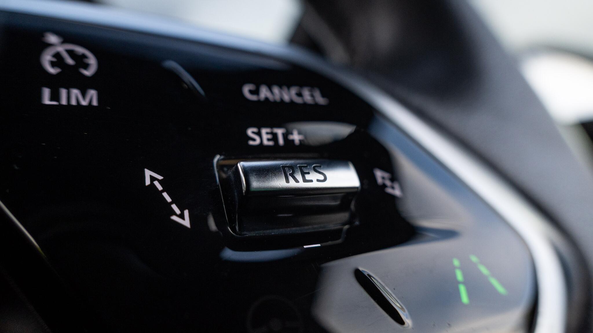 Jaguar Xe view 37