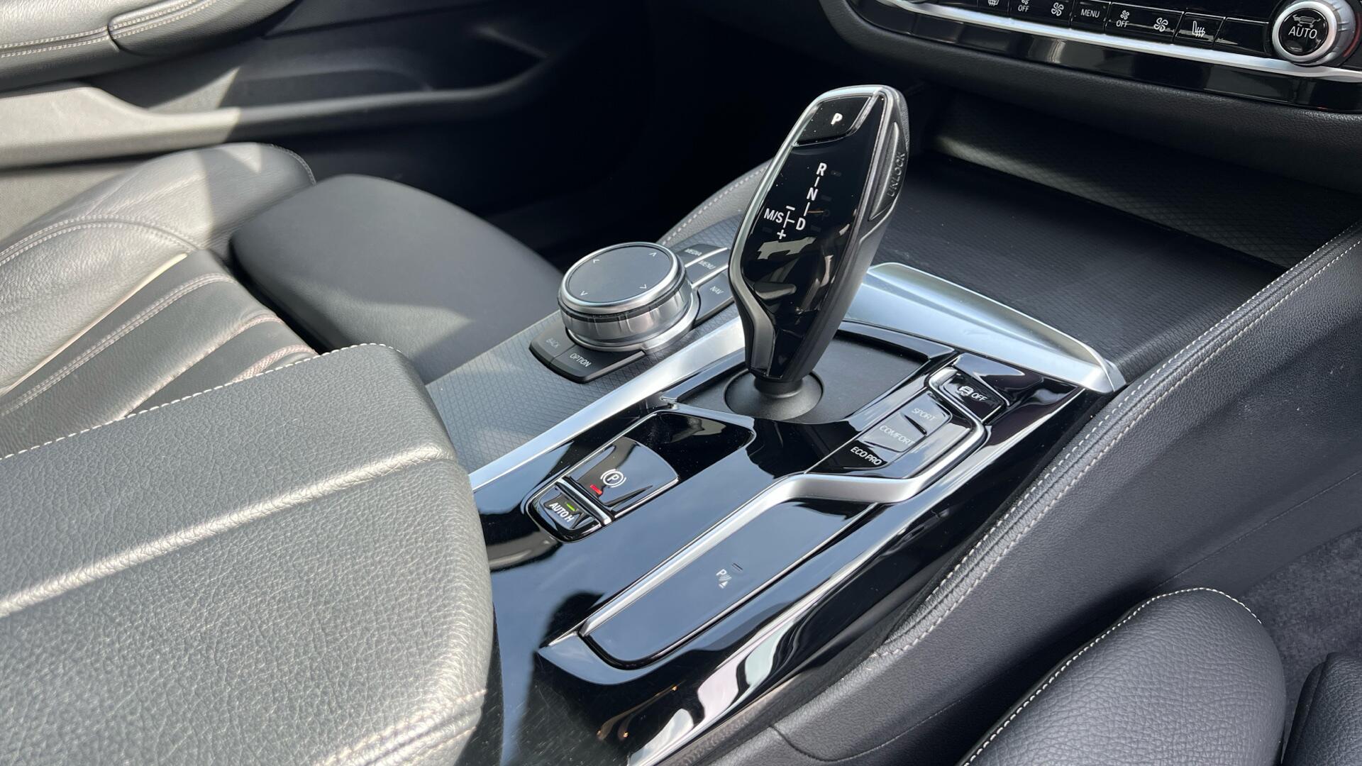 BMW 5 Series view 11