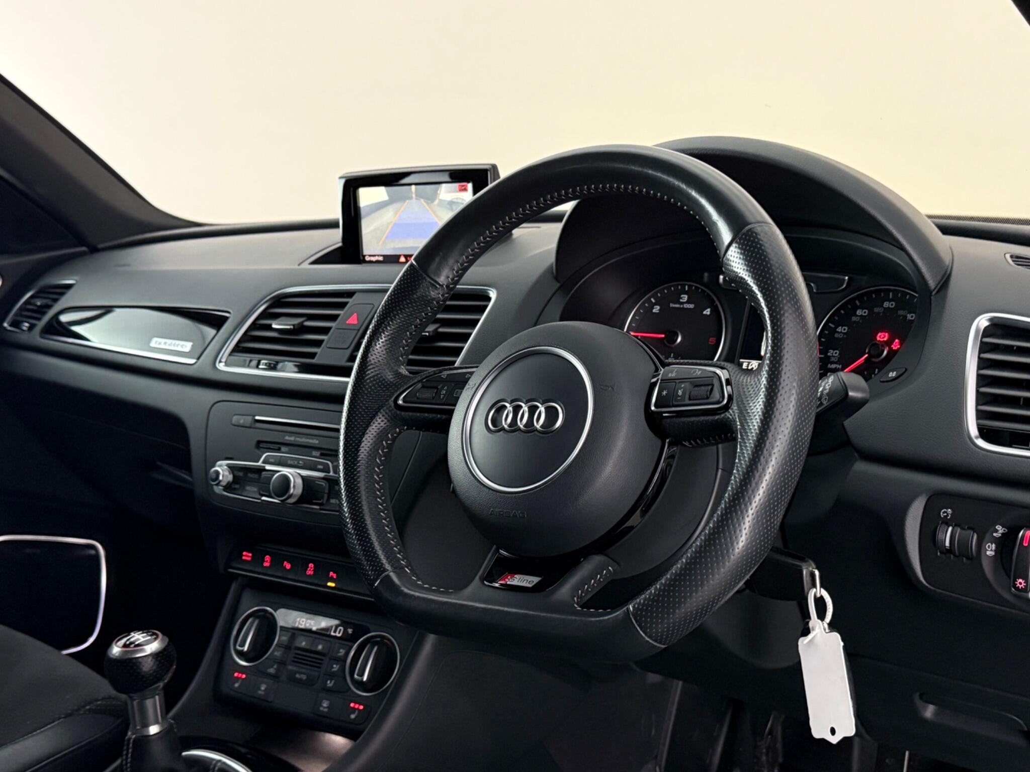Audi Q3 view 3