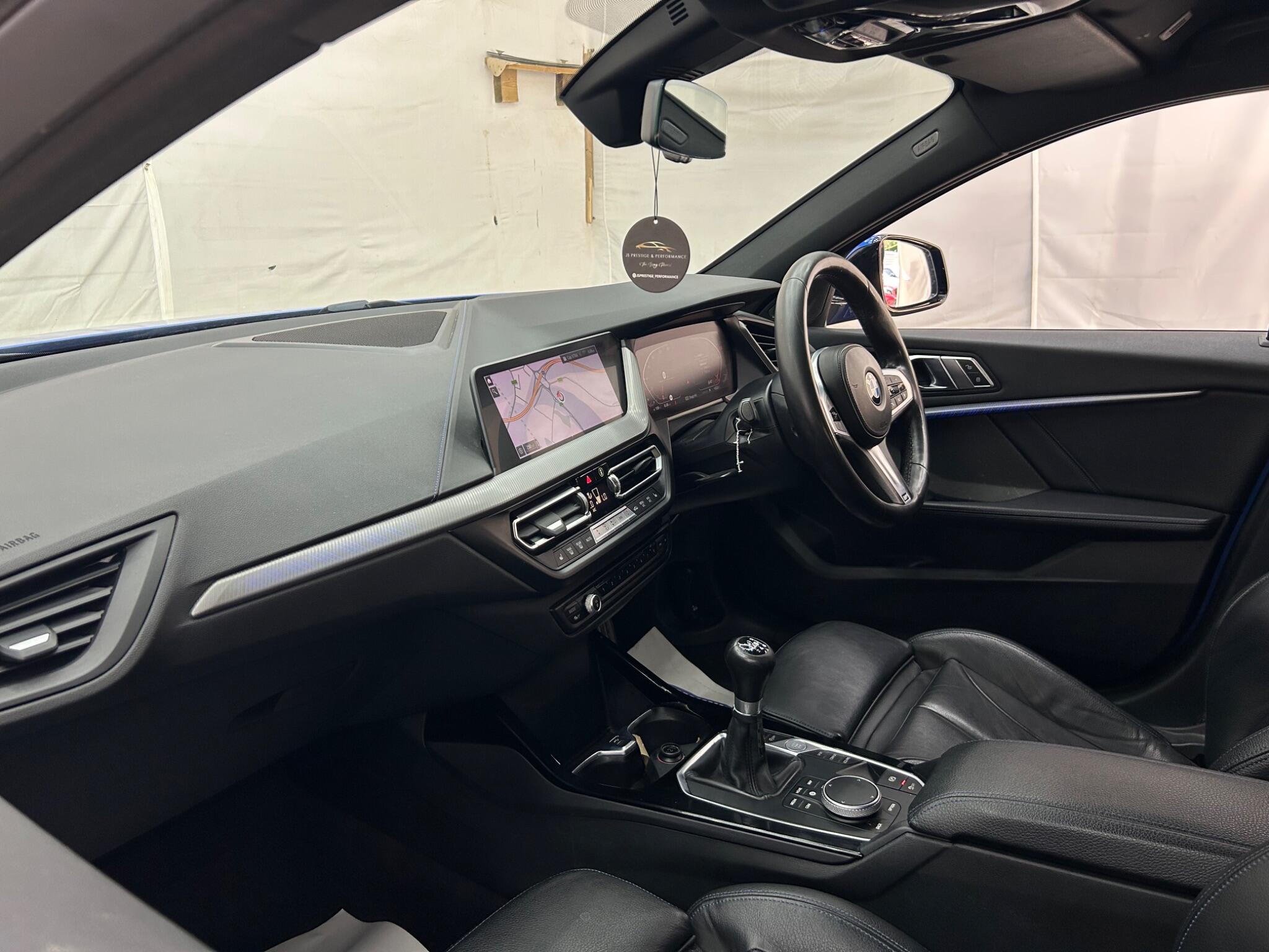 BMW 1 Series view 14