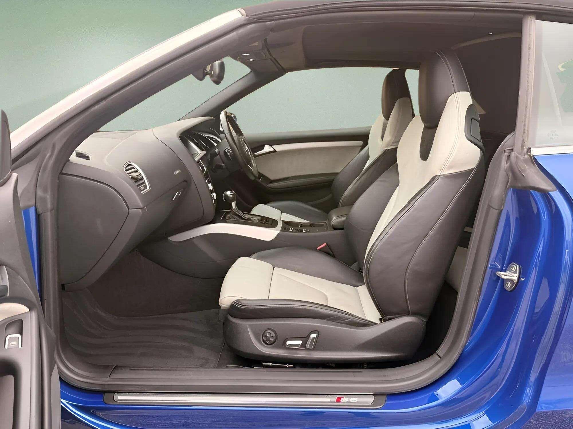 Audi S5 view 7