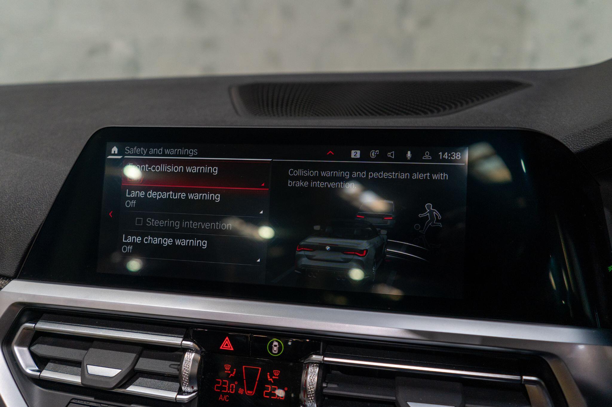 BMW M4 view 21