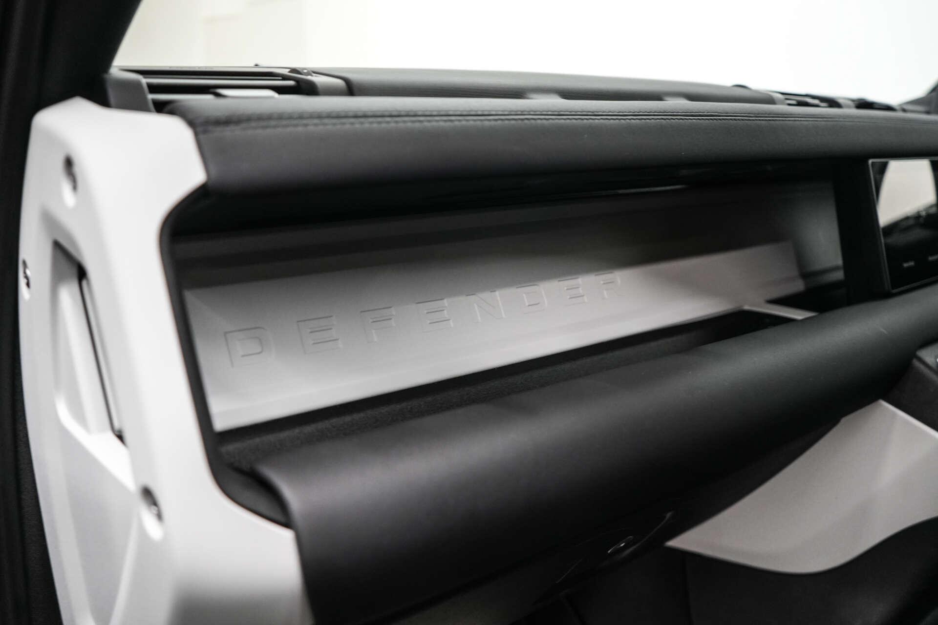 Land Rover Defender view 26