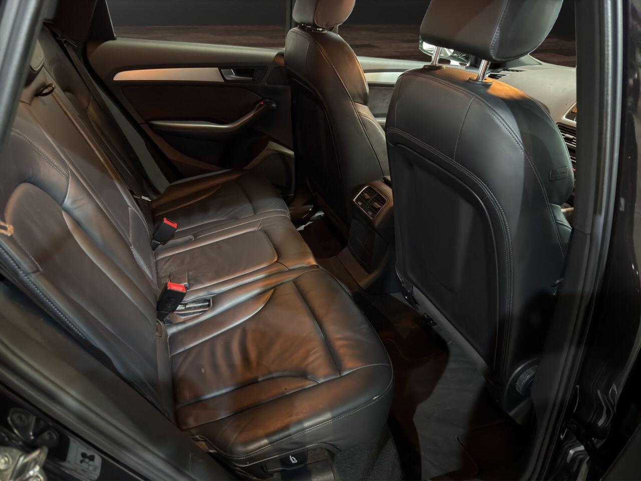 Audi Q5 view 12