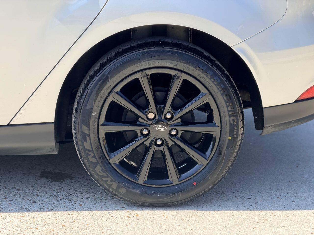 Ford Focus view 12