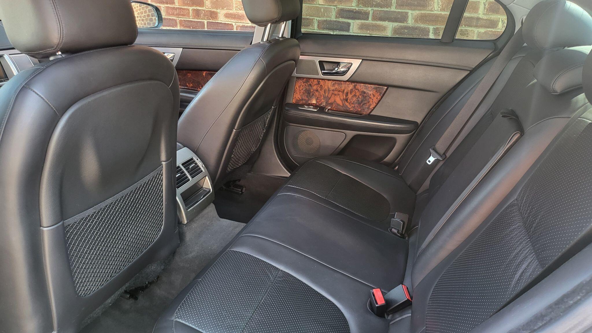 Jaguar XF view 16