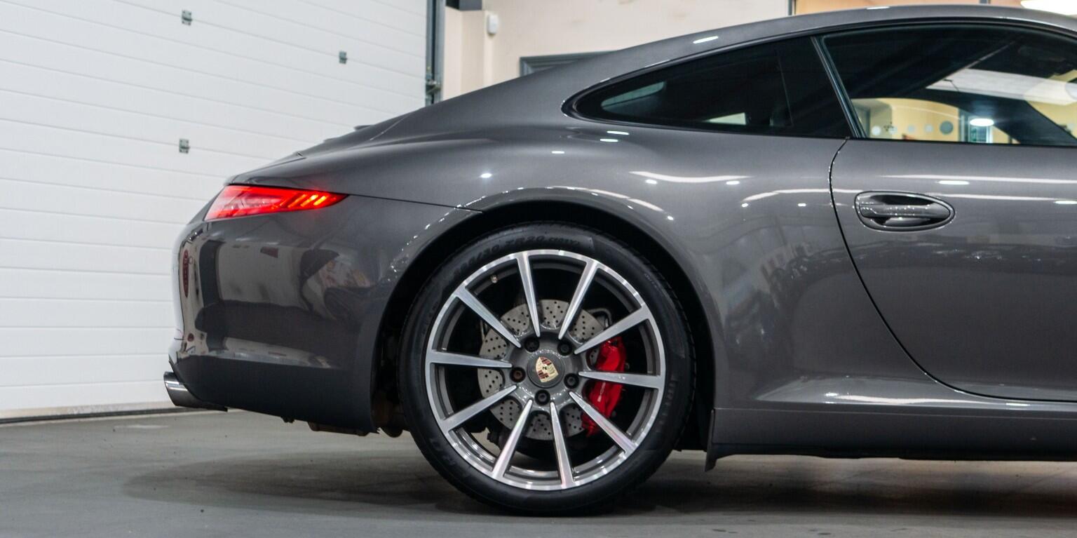 Porsche 911 view 11