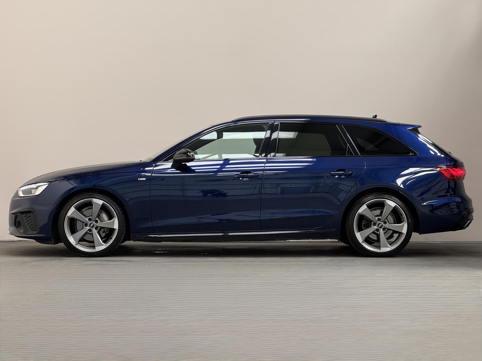 Audi A4 Avant view 7