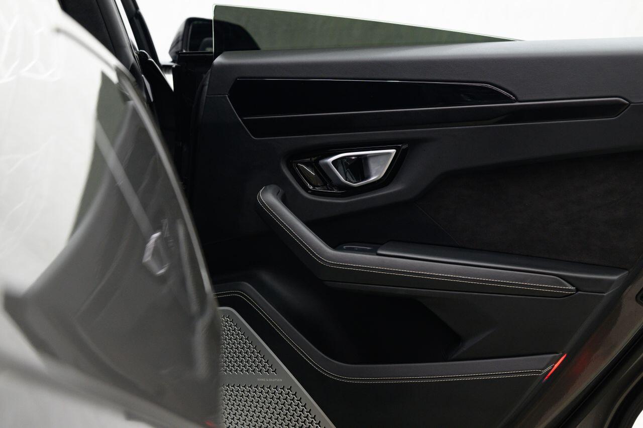 Lamborghini Urus view 51