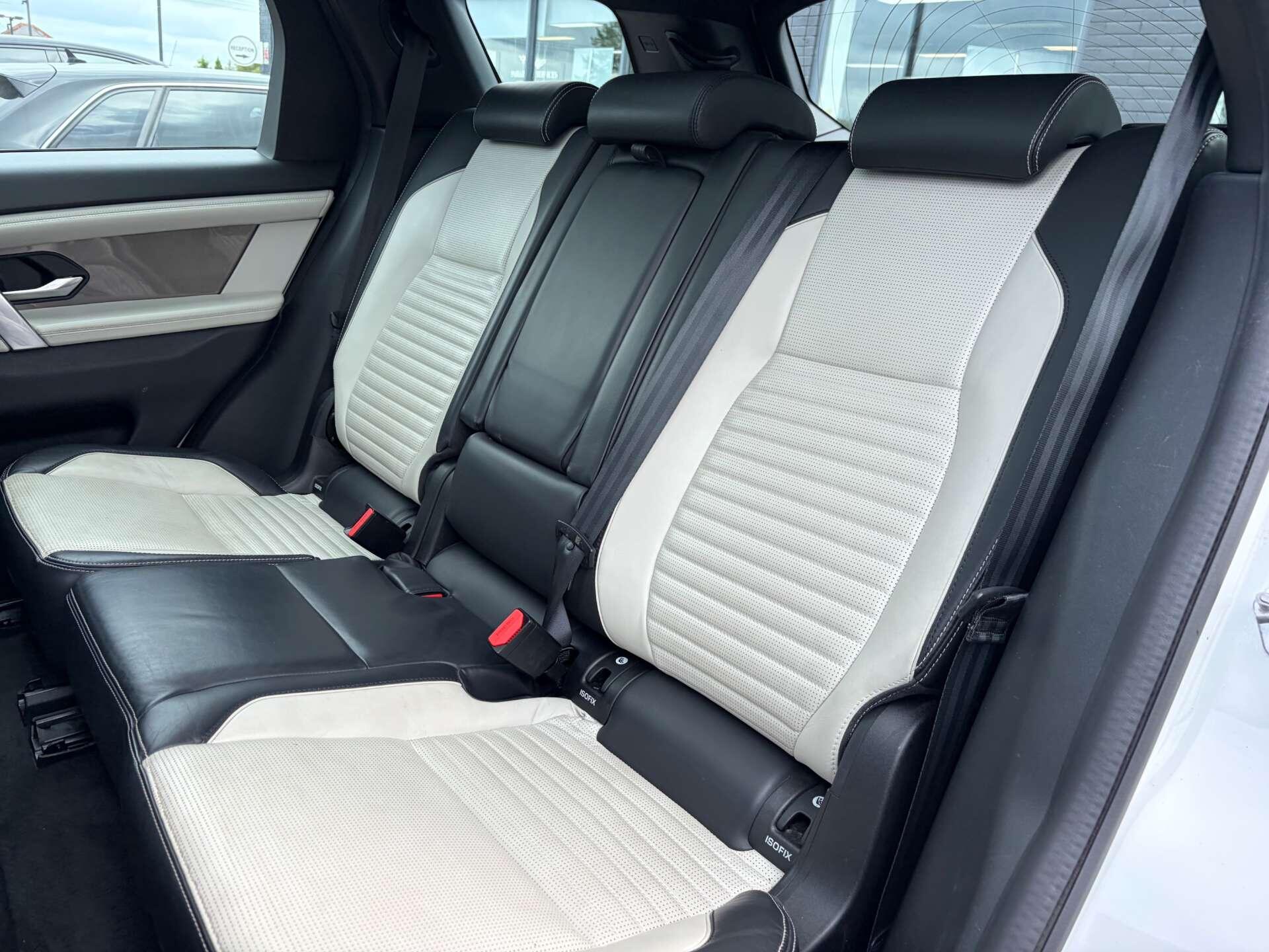 Land Rover Discovery Sport view 23