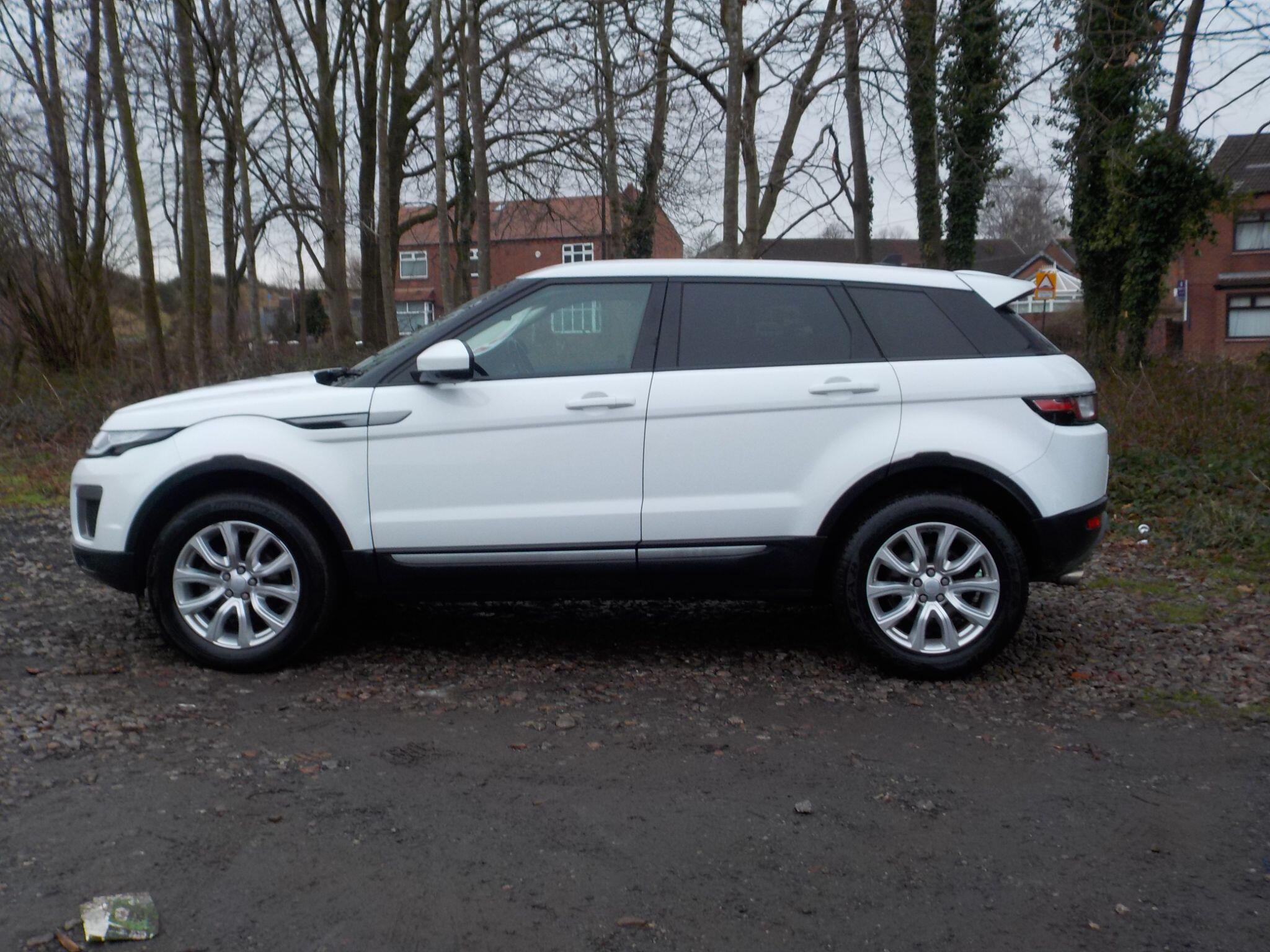 Land Rover Range Rover Evoque 2.0 eD4 SE FWD Euro 6 (s/s) 5dr