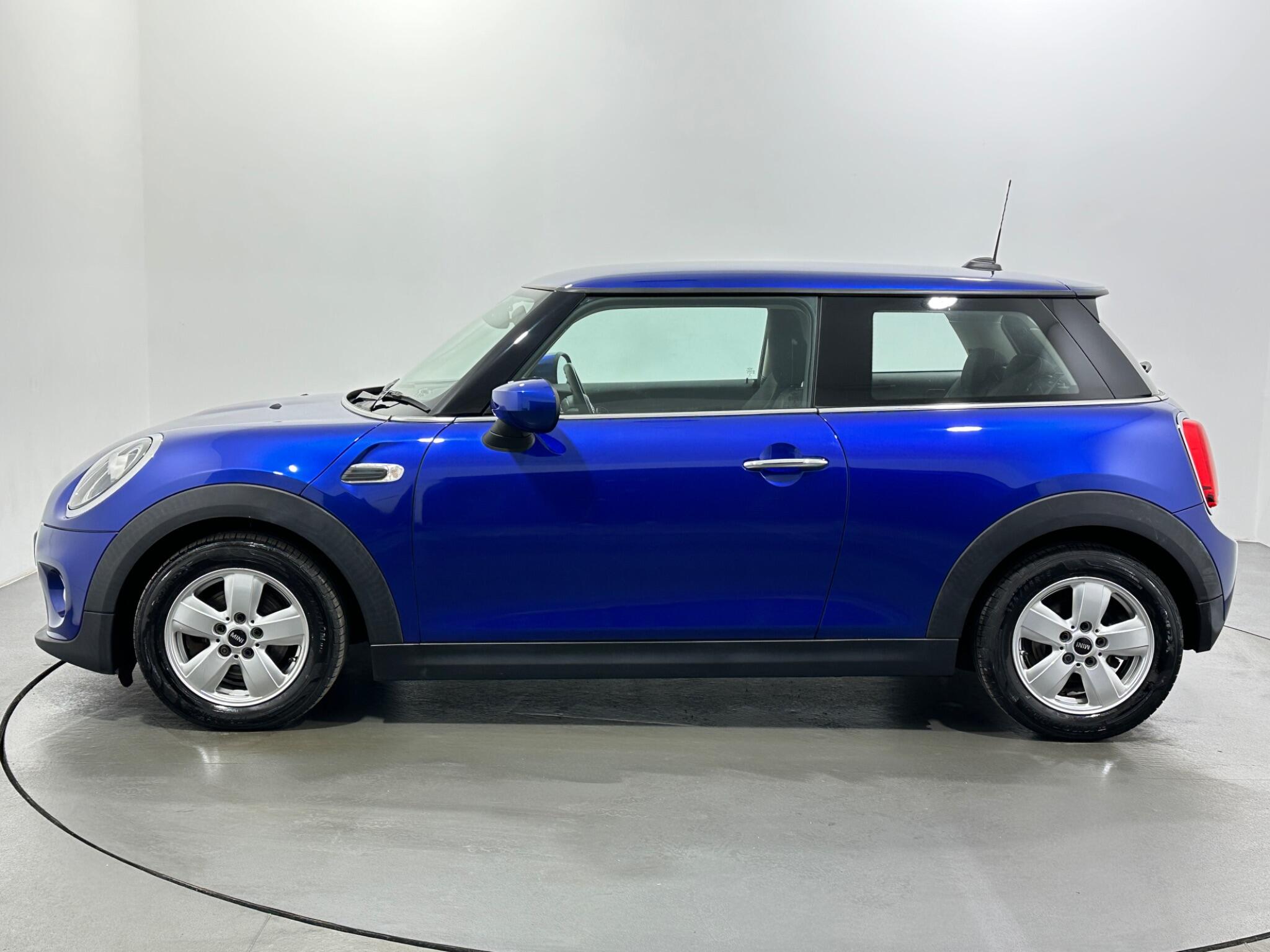 Mini Hatch view 5