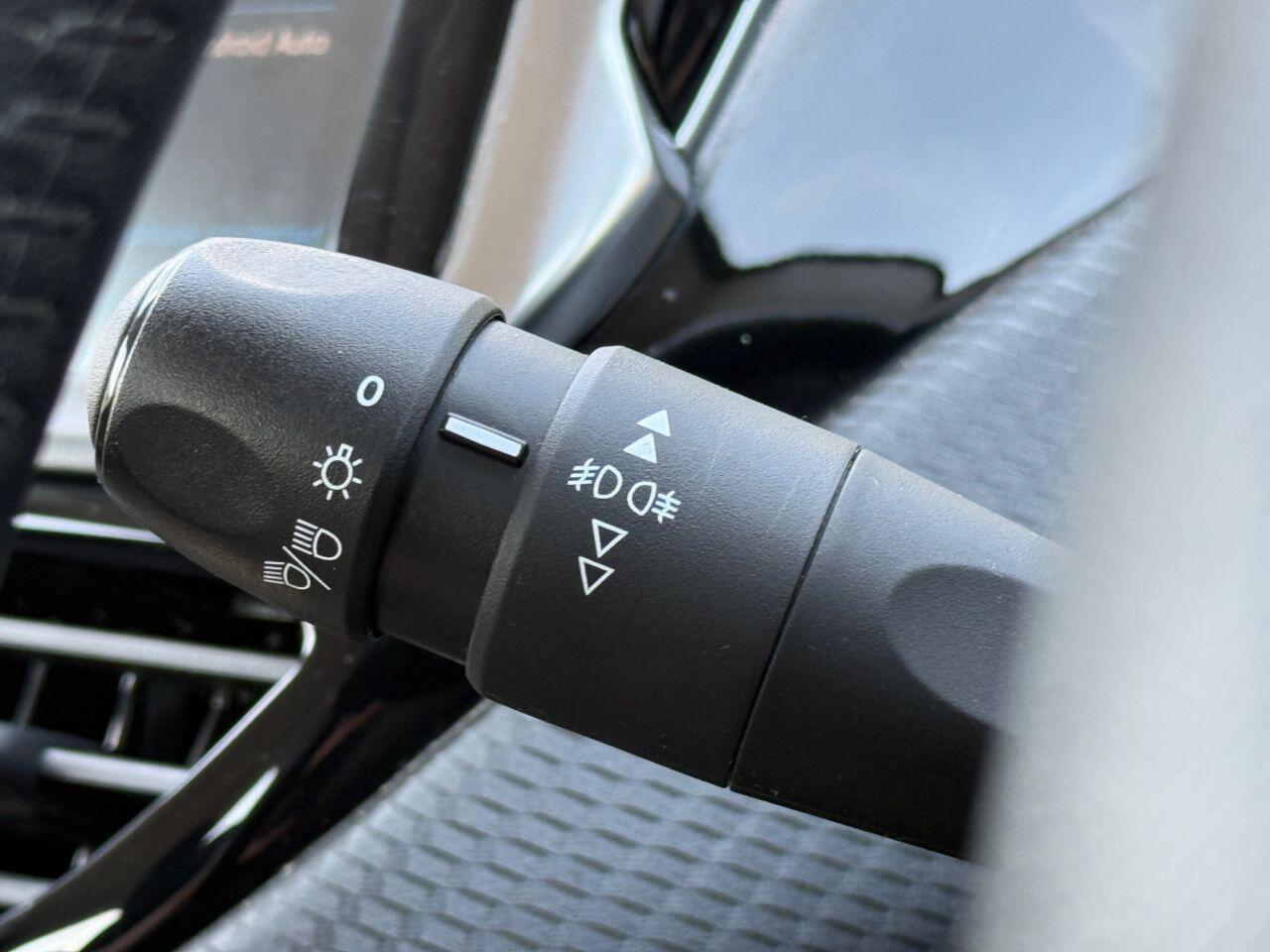 Peugeot 208 view 29