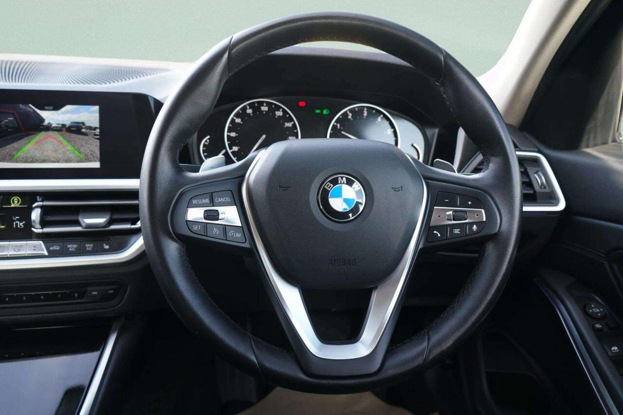 BMW 3 Series view 22