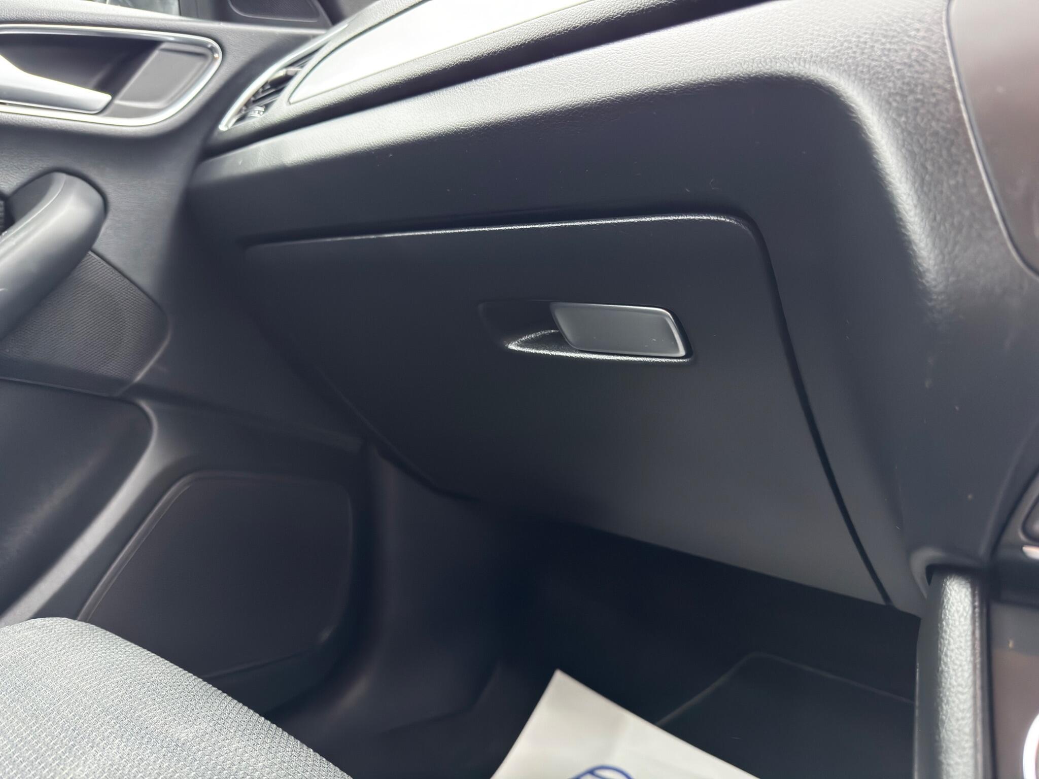 Audi Q3 view 37