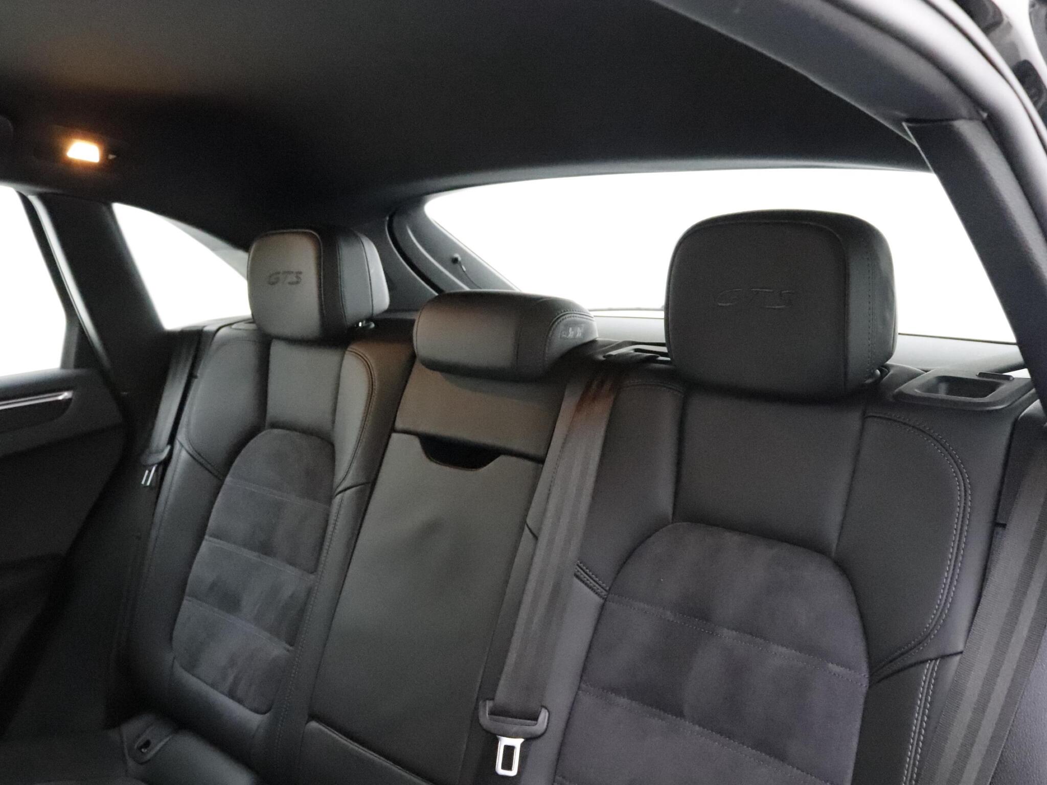 Porsche Macan view 17