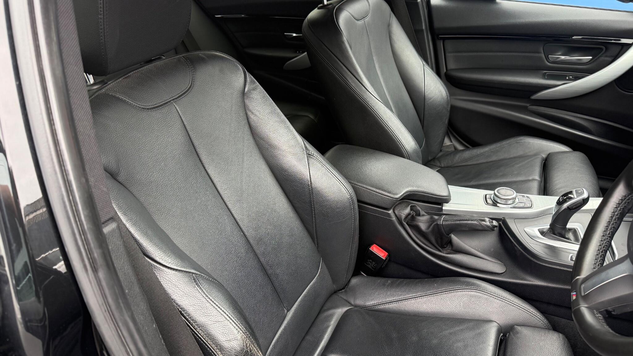 BMW 3 Series view 23