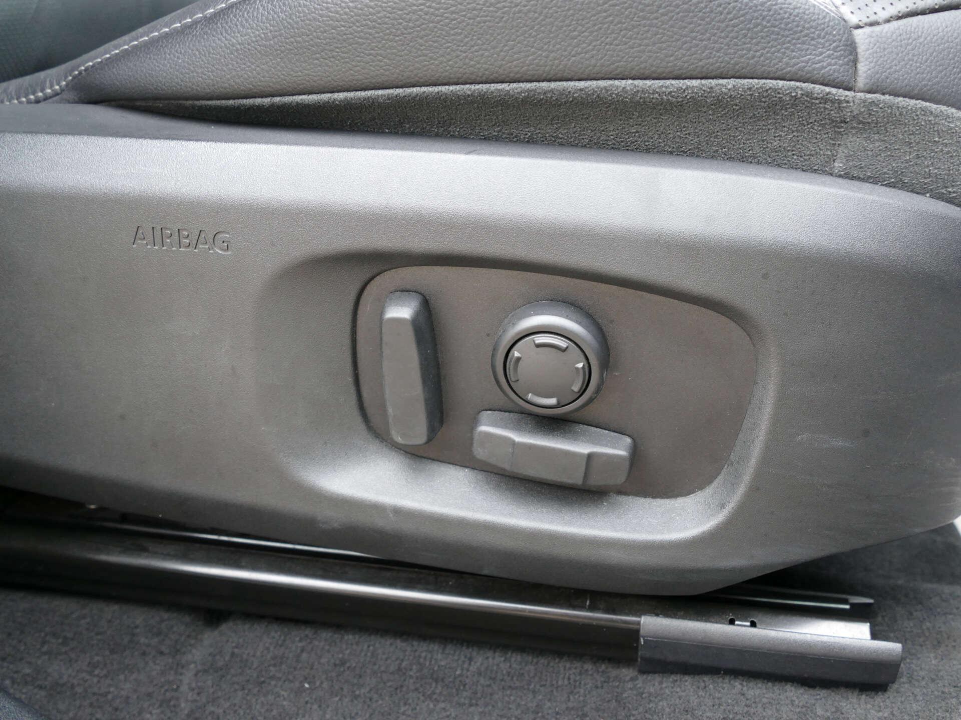 Land Rover Range Rover Evoque view 26