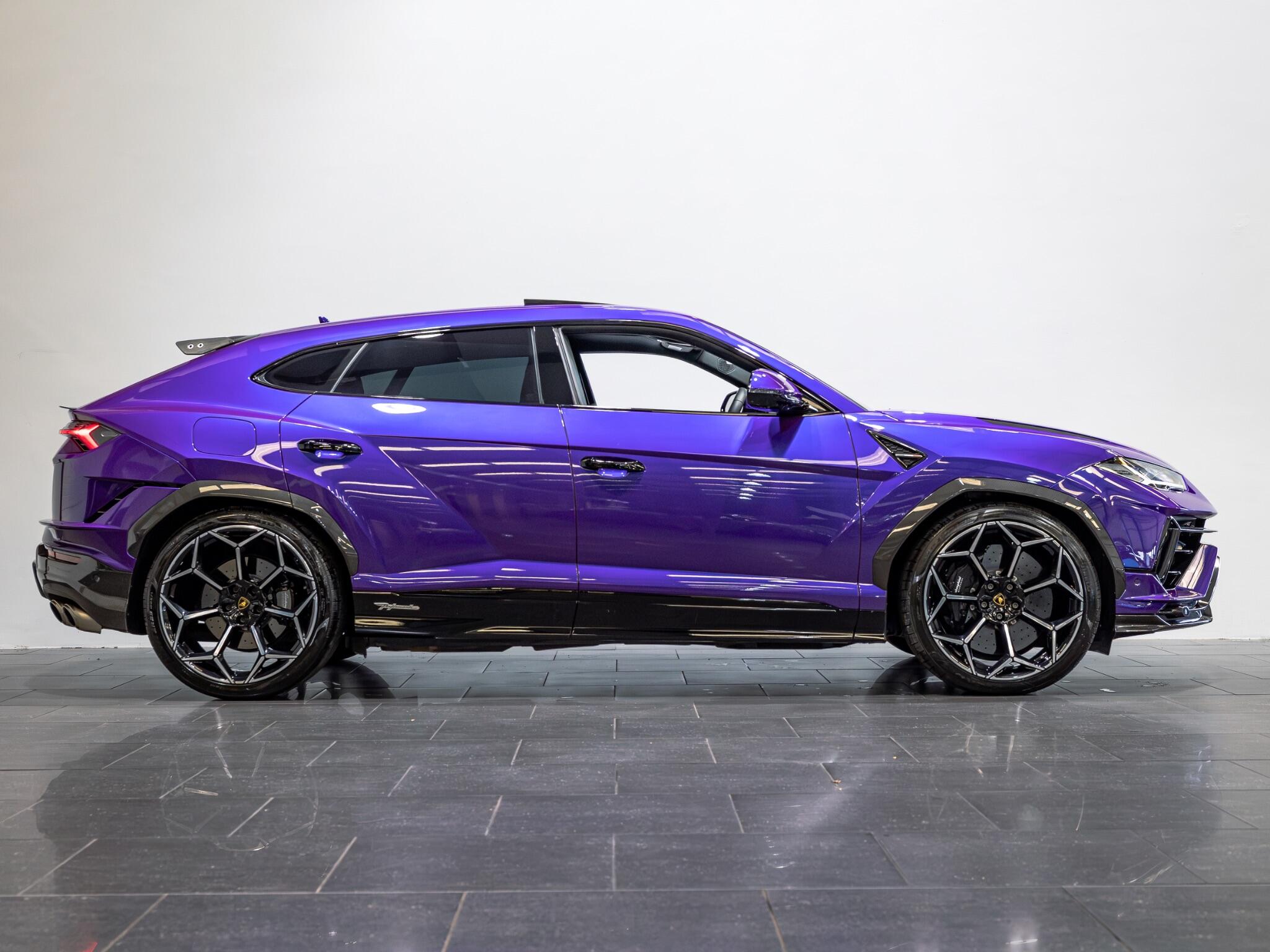 Lamborghini Urus view 6