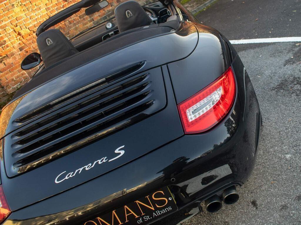 Porsche 911 view 17