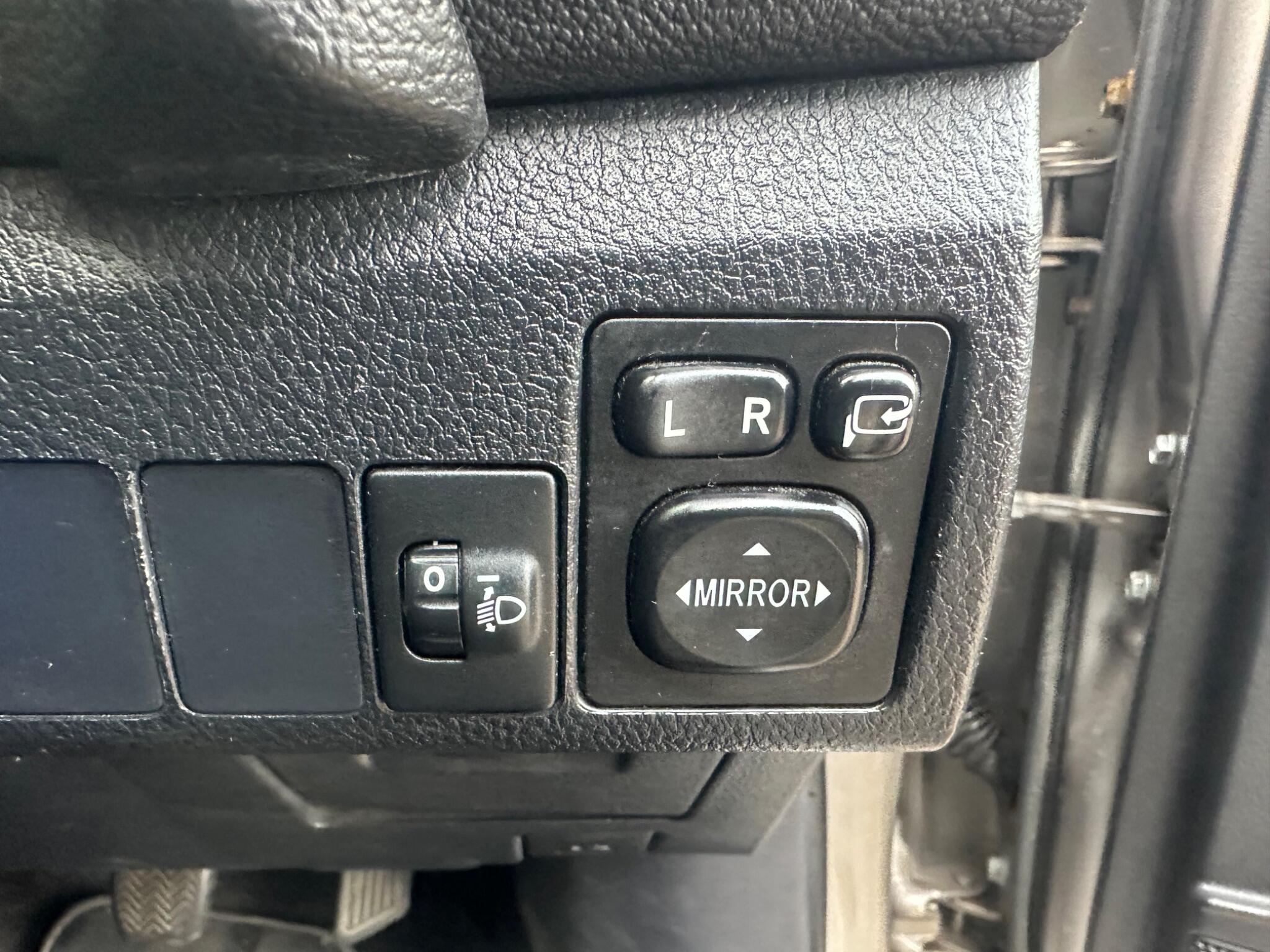2014 Toyota Auris image 23