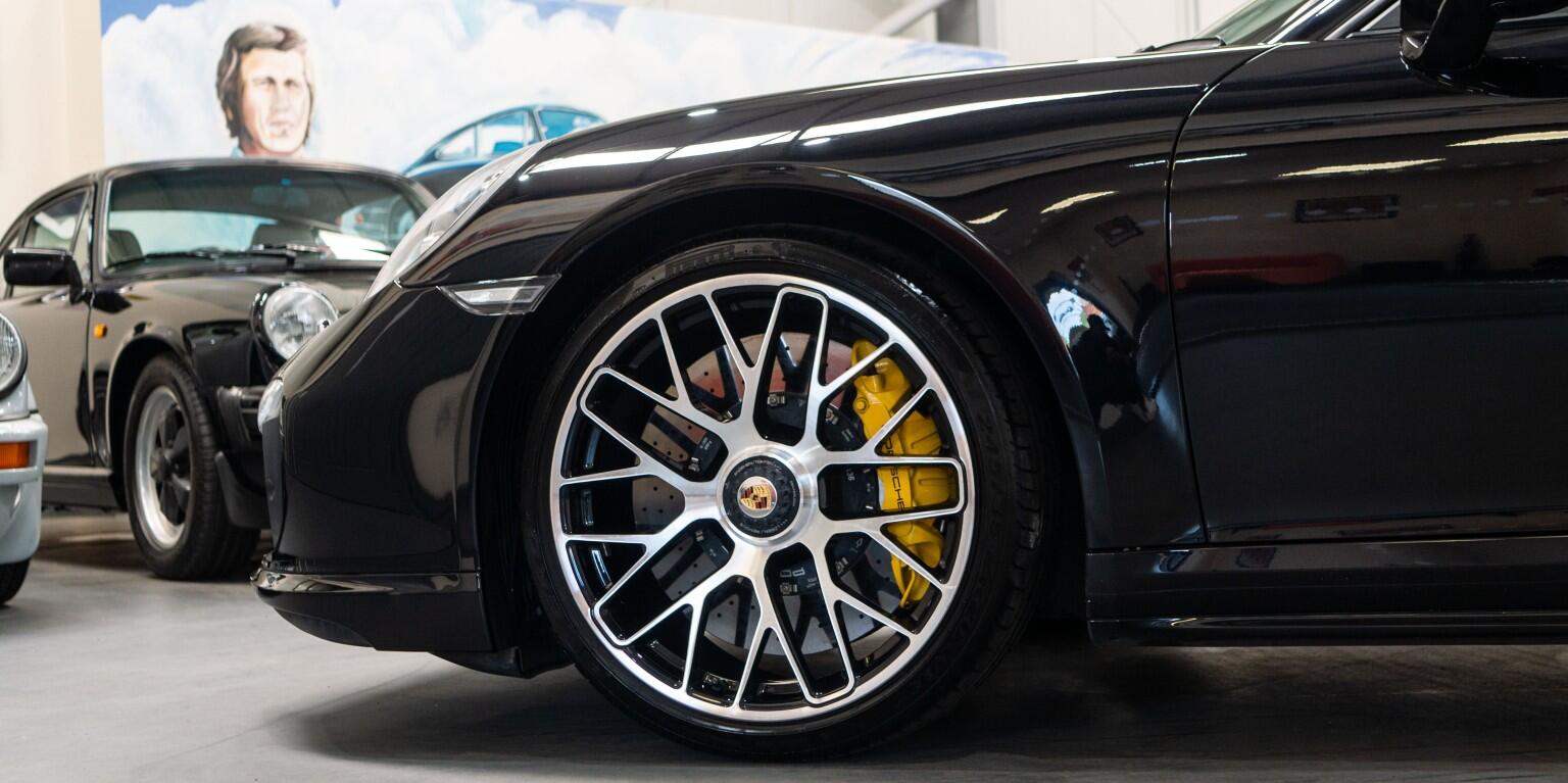 Porsche 911 view 9