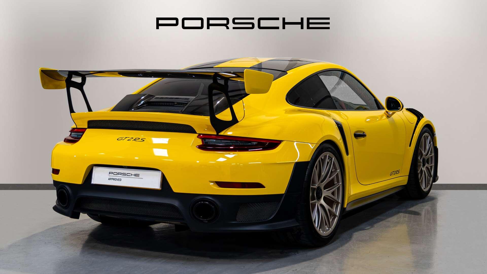 Porsche 911 view 3