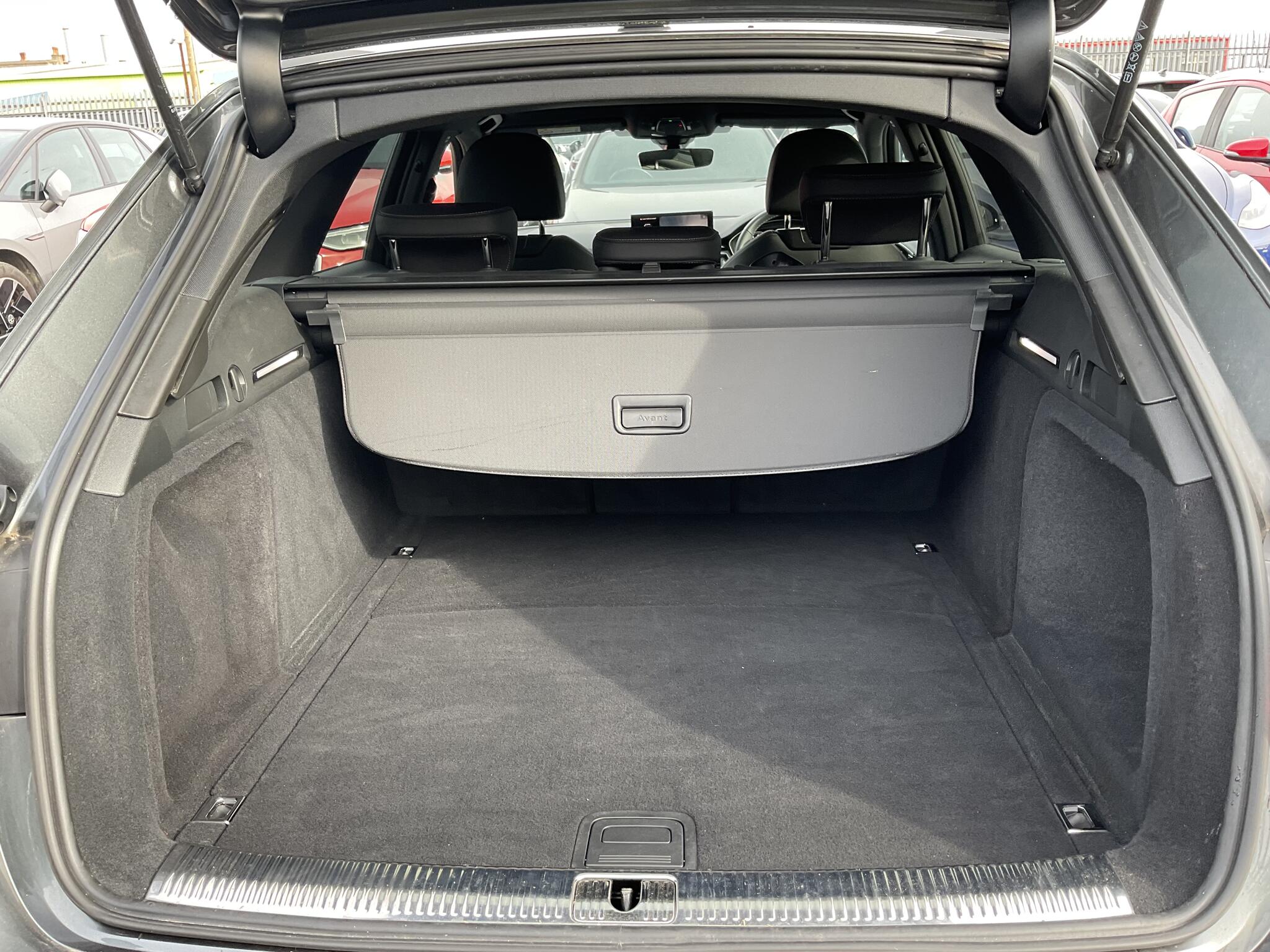 Audi A4 view 20