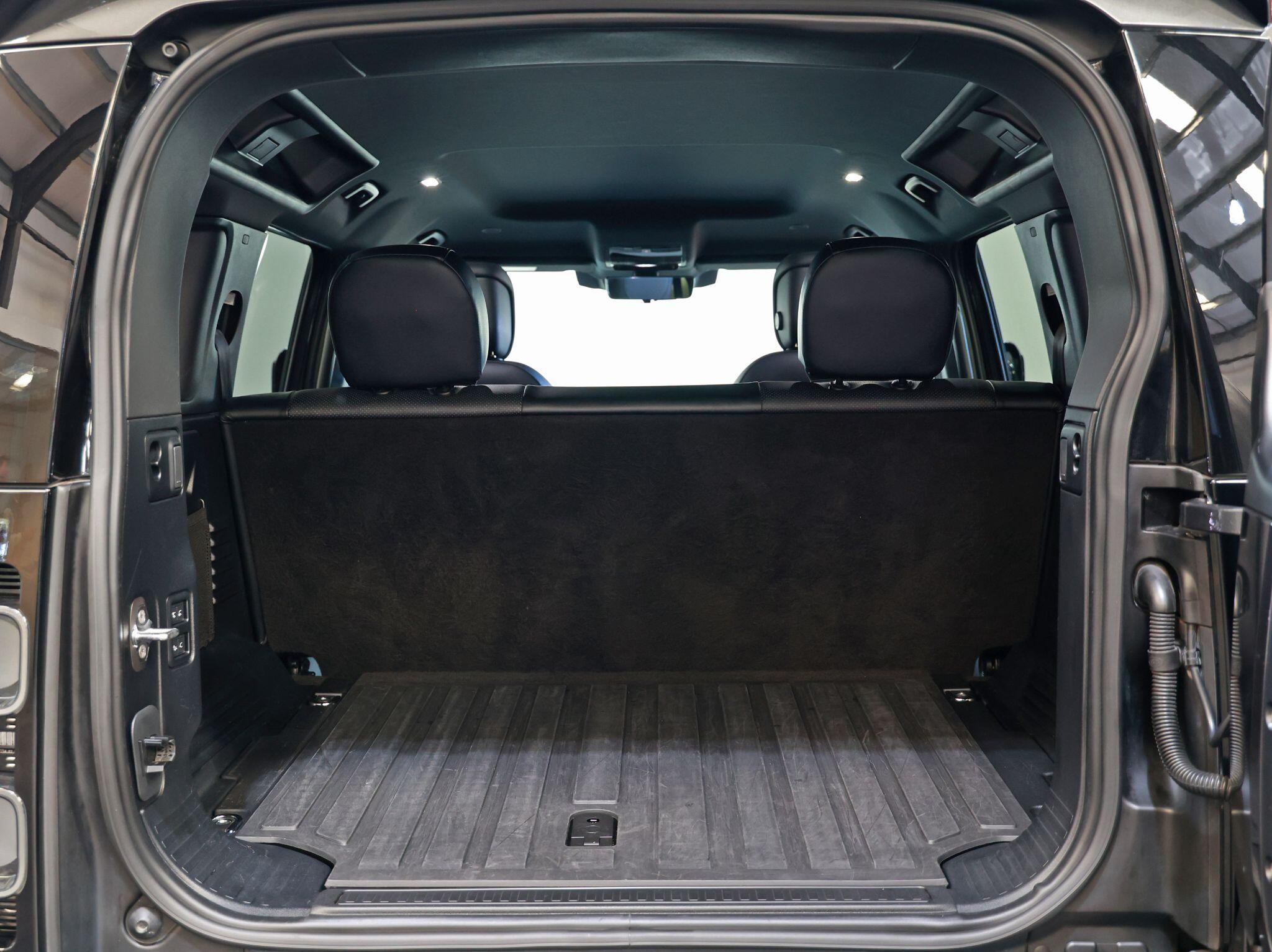 Land Rover Defender view 36