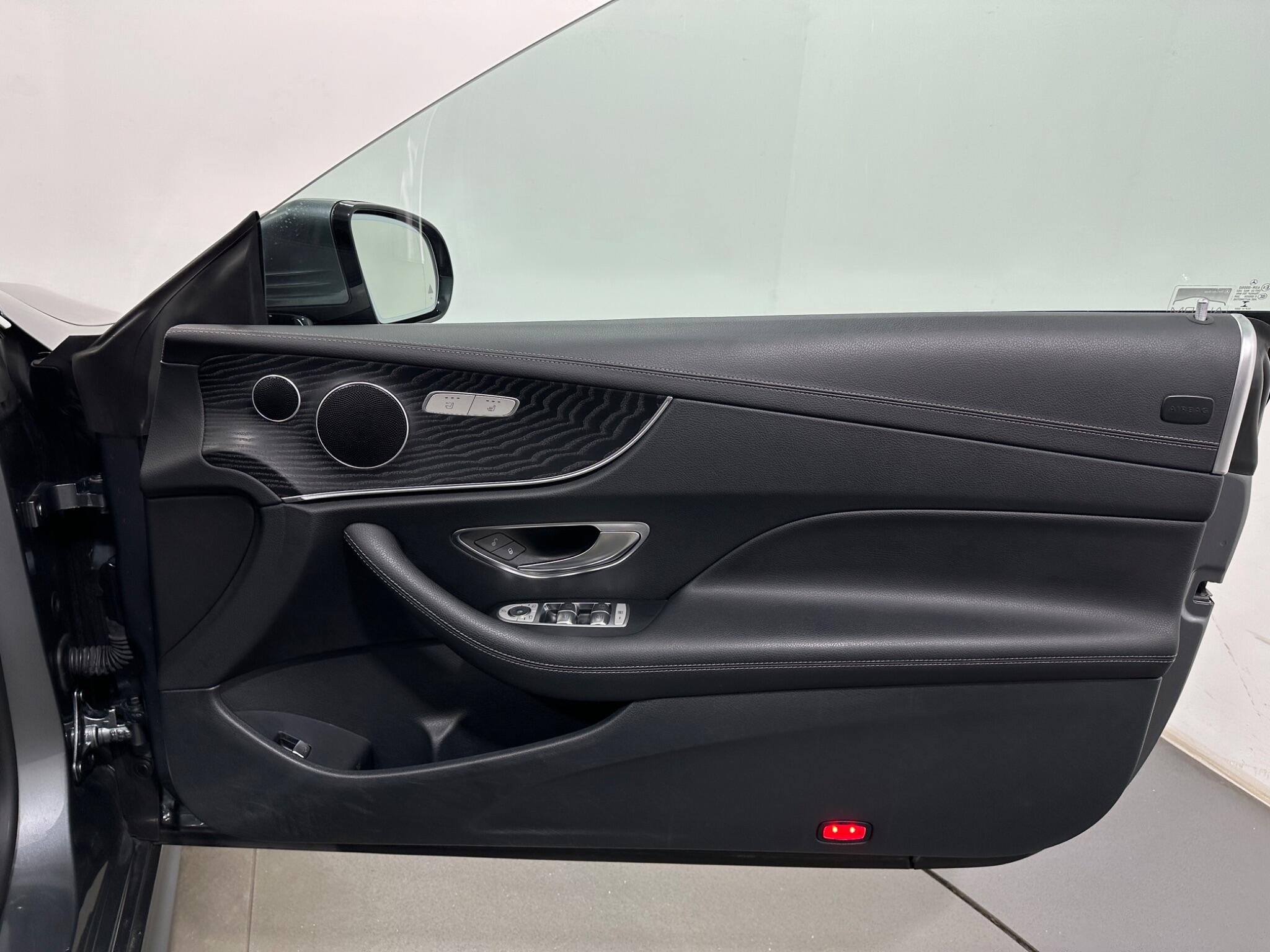 Mercedes-Benz E-Class view 35