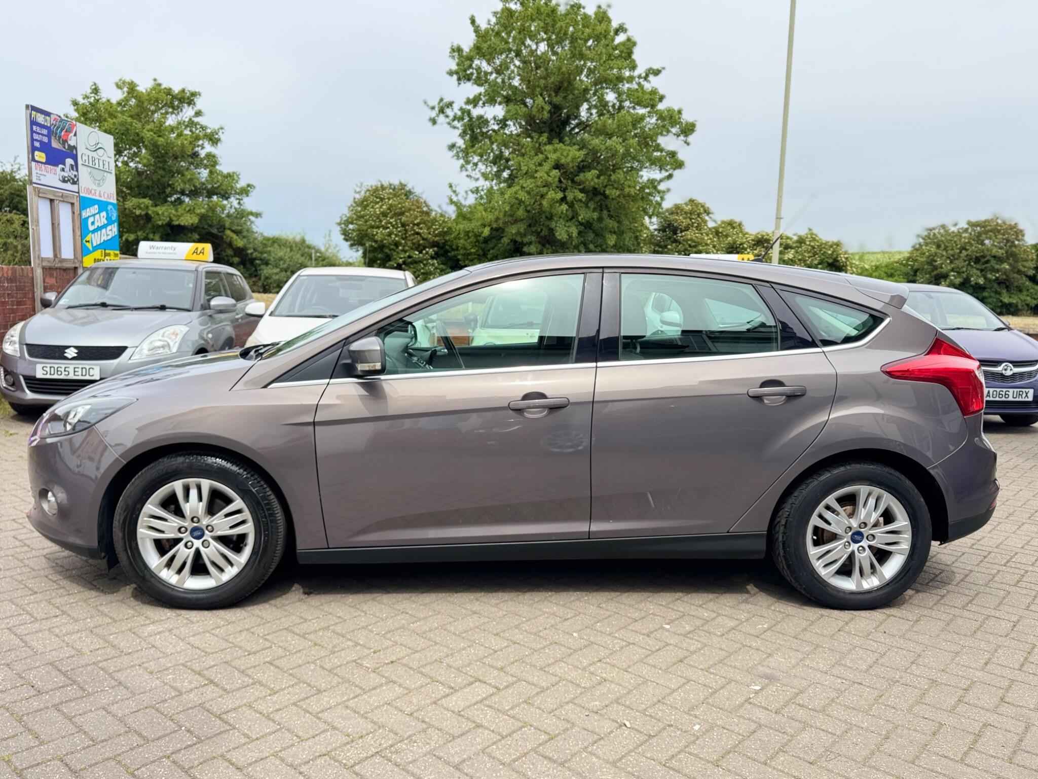 Ford Focus view 6