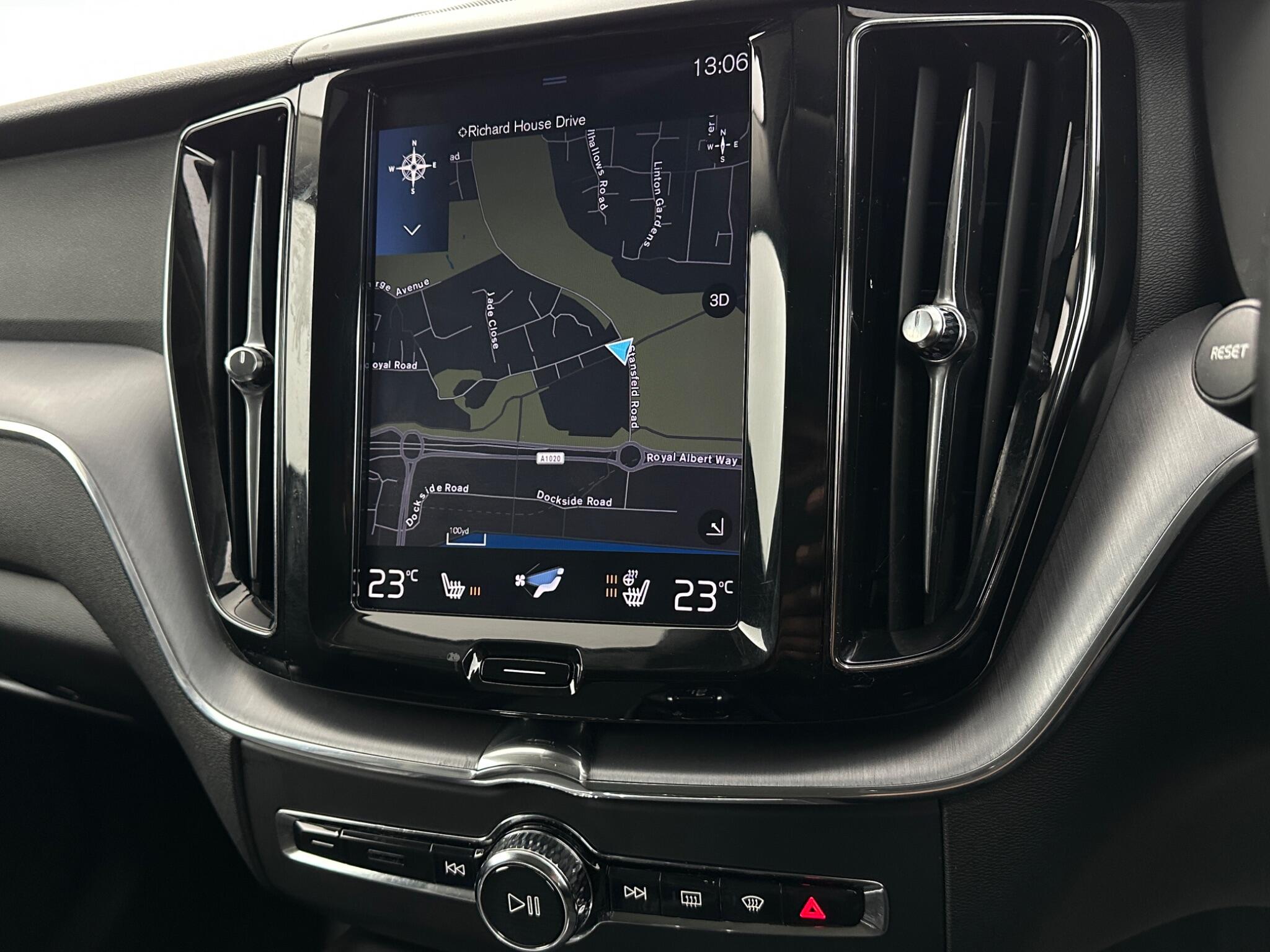 Volvo XC60 view 23