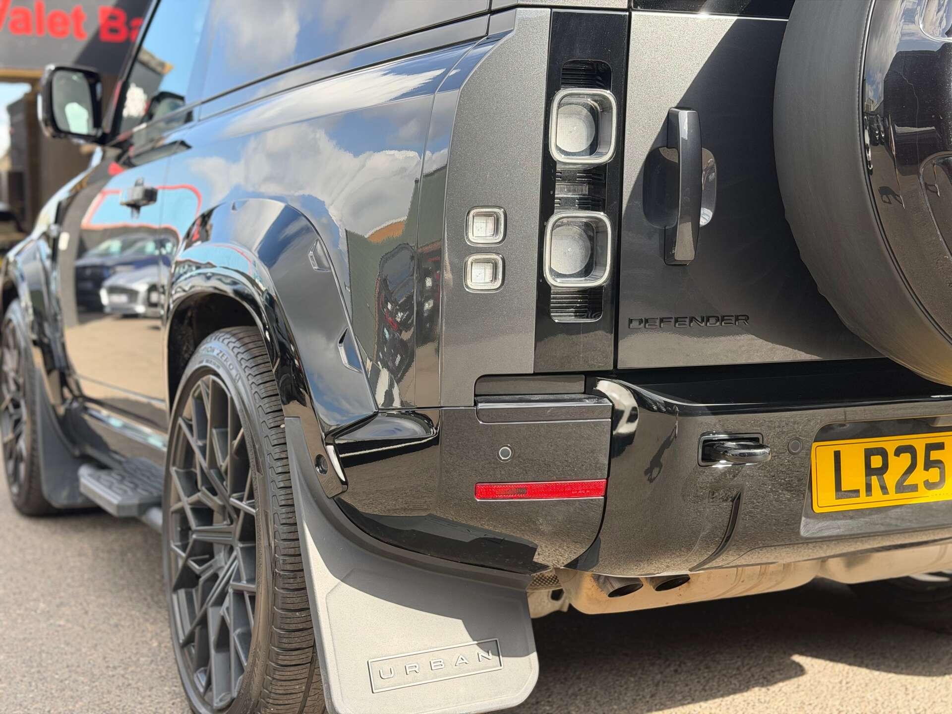 Land Rover Defender view 29